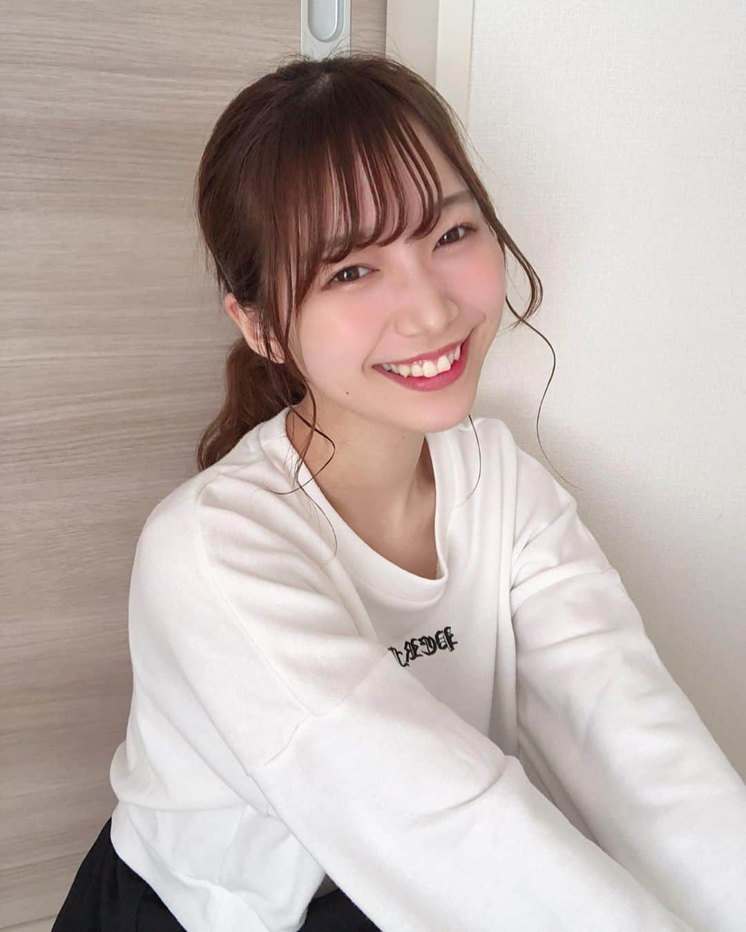 阪上彩香さんのインスタグラム写真 - (阪上彩香Instagram)「みんなまだまだ風強いから気をつけてね💭最近ほんまに寒い🥺 ･ ･ ･ #wego #プチプチコーデ #gu #guコーデ #155cmコーデ #低身長コーデ #ヘアアレンジ #簡単ヘアアレンジ #セルフヘアアレンジ #巻き髪 #ポニーテール #おくれ毛 #映え #instgood #instlike #instagram #instfashion #followme」10月12日 18時11分 - ayaka_skgm