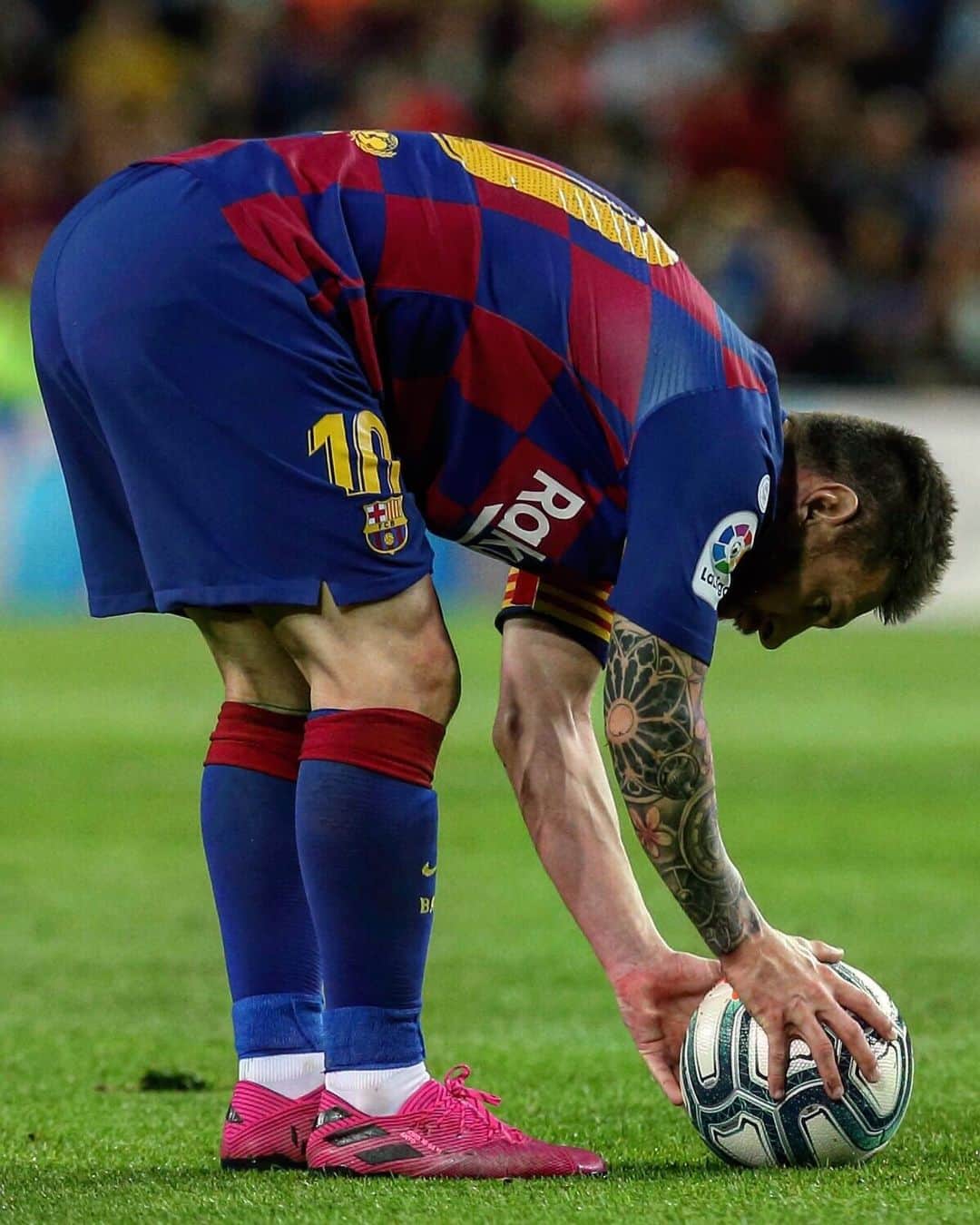 LFPさんのインスタグラム写真 - (LFPInstagram)「You know how this story ends... 🎯 • #Messi #Barça #LaLigaSantander #LaLiga #Freekicks」10月13日 4時00分 - laliga