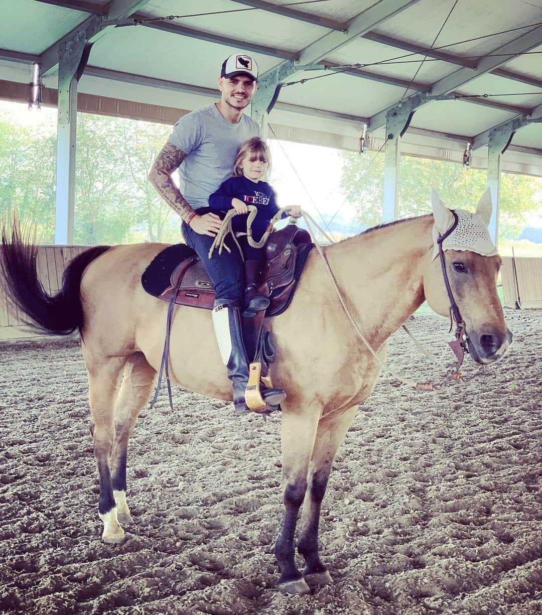 マウロ・イカルディさんのインスタグラム写真 - (マウロ・イカルディInstagram)「Clase equitación Isabella 🐎」10月13日 4時46分 - mauroicardi