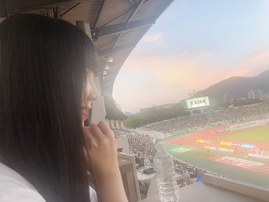 北川愛乃さんのインスタグラム写真 - (北川愛乃Instagram)「サッカー観戦 楽しいね〜(´v｀o)💗 夕焼けも綺麗だねぇ✨  #ske48  #FC岐阜 さん #サッカー #観戦 #夕焼け #きれい」10月12日 20時03分 - kitagawayoshino