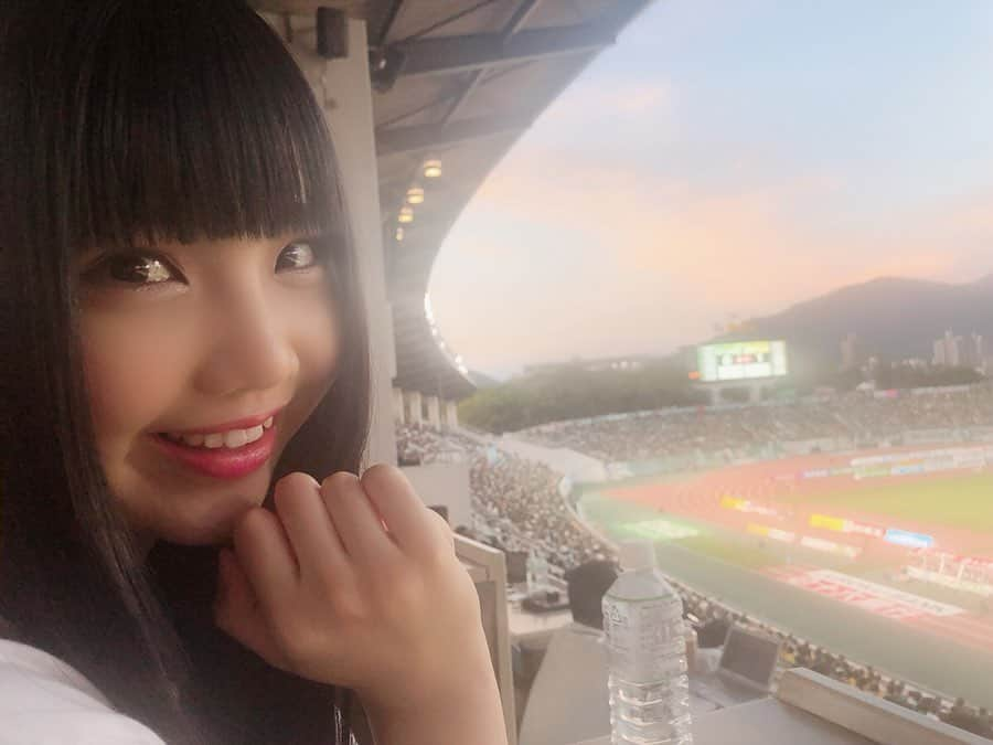 北川愛乃さんのインスタグラム写真 - (北川愛乃Instagram)「サッカー観戦 楽しいね〜(´v｀o)💗 夕焼けも綺麗だねぇ✨  #ske48  #FC岐阜 さん #サッカー #観戦 #夕焼け #きれい」10月12日 20時03分 - kitagawayoshino