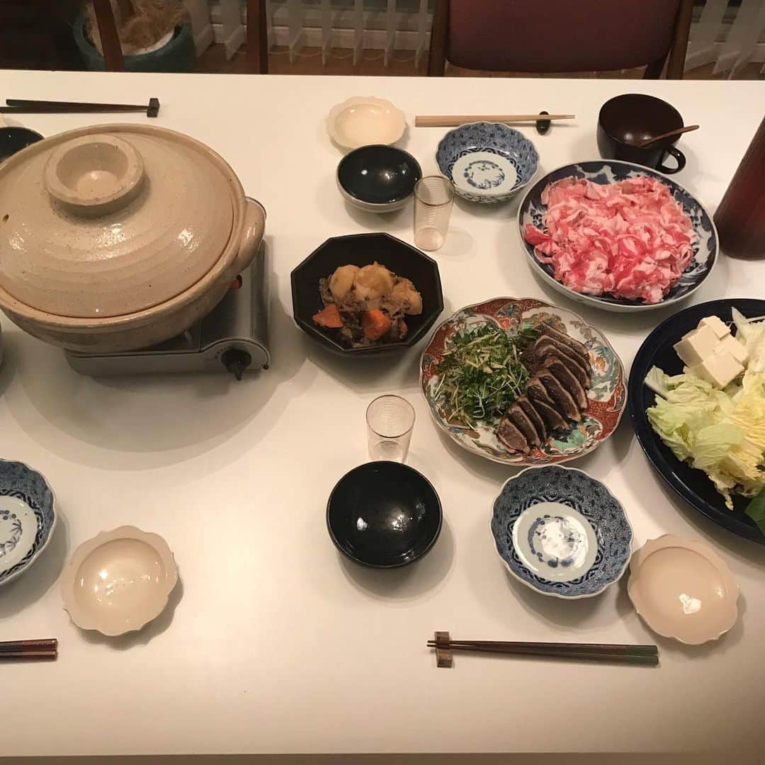 丸山敬太さんのインスタグラム写真 - (丸山敬太Instagram)「嵐の夜だからこそ、暖かい食事が とてもありがたく、不安な気持ちを少しでも和らげてくれる。  家族と家族みたいな近所の友達と。 これ以上被害が広がりませんように。」10月12日 20時10分 - keitamaruyama