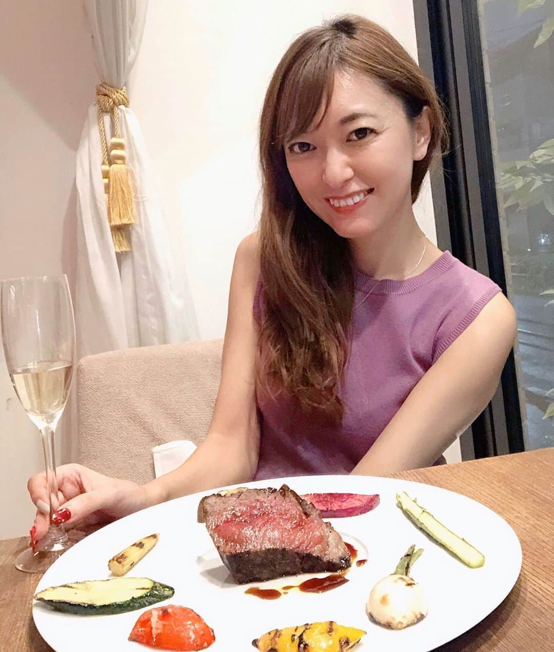 菊池かなこさんのインスタグラム写真 - (菊池かなこInstagram)「・ 気になってたレストランに行って来ました♪ ・ 白金高輪駅から1分のNORI 🍽 @nori.shirokane ・ 結婚式の二次会等でも使われる 天井が広くて開放感のある オシャレなレストラン✨ ・ コースもあるけど 今回はアラカルトで頂きました❤︎ ・ 2枚目　有機野菜のグリーンサラダ🥗 3枚目　近海アサリとムール貝の白ワイン蒸し 4枚目　自家製ピクルス🥒 5枚目　国産牛フィレステーキ🥩 6枚目　アヒージョ 7枚目　水牛のモッツァレラとフルーツマトのカプレーゼ🥭 ・ 彩りが美しくてどれも美味しい💕 特にフィレステーキは柔らかすぎて絶品！🐮 ・ 今度はランチも食べてみたいな☺︎ ・ 「NORI白金」で検索してみて下さい☺︎ ・ ୨୧┈┈┈┈┈┈┈┈┈┈┈┈┈┈┈┈┈୨୧  PR by @woomy.restaurant #nori白金#白金高輪#白金高輪グルメ #白金#白金グルメ#白金高輪ディナー #かなーなグルメ#東カレ倶楽部 #東京グルメ#グルメ好きと繋がりたい #食べログ #東京グルメ #東京食べ歩き #グルメ女子#グルメ好きな人と繋がりたい #グルメ部#食レポ#食べログ#グルメインスタグラマー」10月12日 20時37分 - canana_kanako