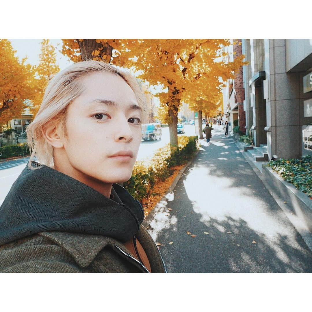 塩野瑛久さんのインスタグラム写真 - (塩野瑛久Instagram)「. 懐かしの金髪期。  #high_low #high_lowtheworst #ハイロー #worst #鳳仙 #小田島有剣 #塩野瑛久#金髪」10月12日 20時53分 - akihisa_shiono_official