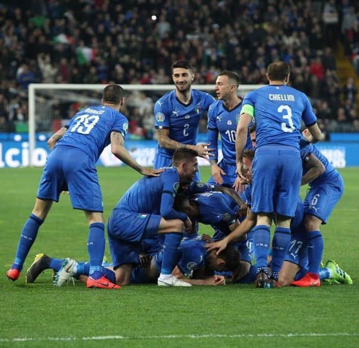フェデリコ・ベルナルデスキのインスタグラム：「Italia-Grecia 🇮🇹🇬🇷 Stasera a Roma, Stadio Olimpico, 20:45 Forza @azzurri!」
