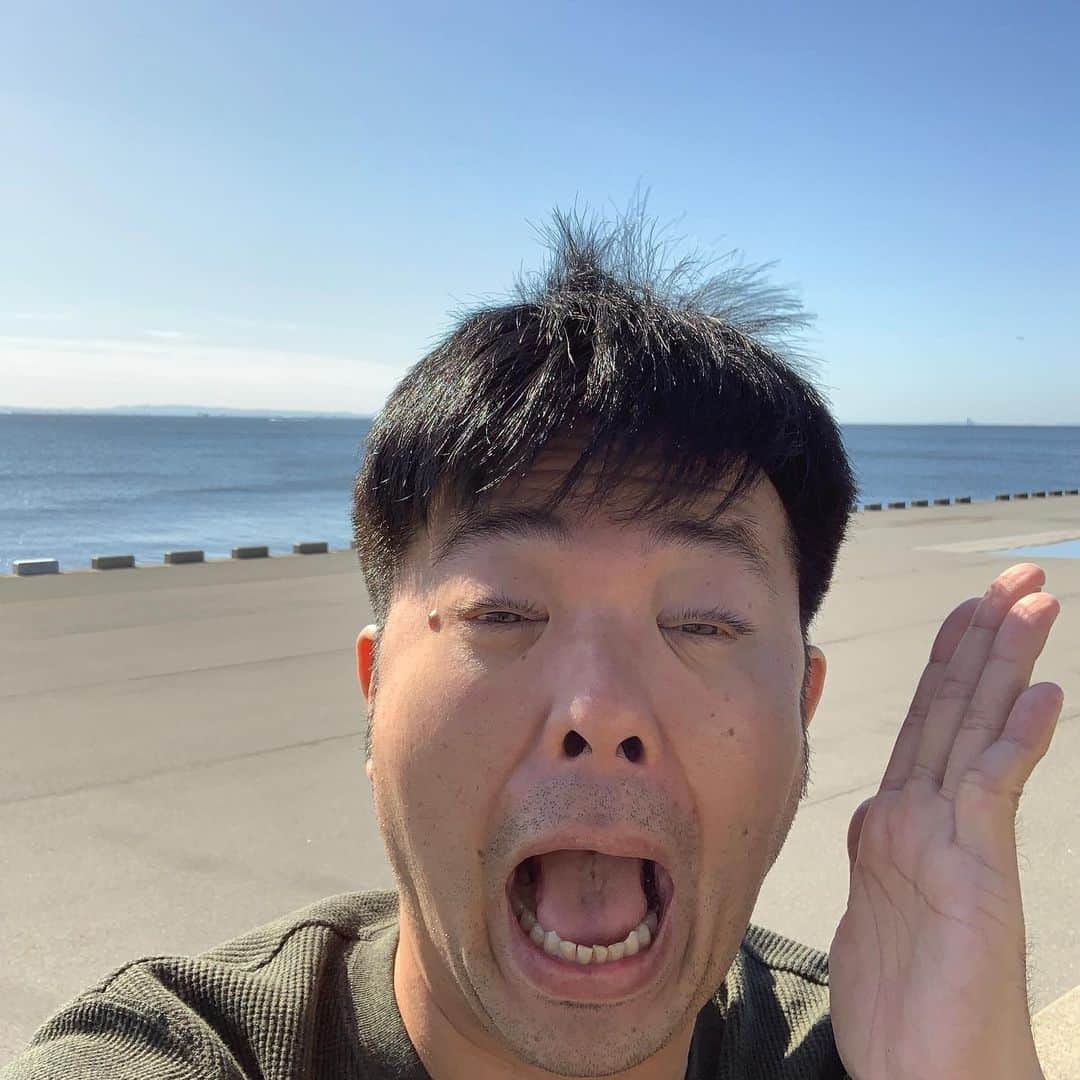 西川晃啓のインスタグラム：「気絶缶詰状態  今日は一日家にいて気絶  #あるある探検隊#レギュラー#気絶#気絶の日々#ギャグ#台風#あと少し#通り過ぎる#家#缶詰#風#強い#音#こわい#写真#千葉#東京ベイ東急ホテル#庭」