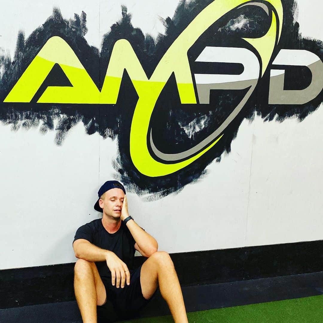 パトリック・J・アダムスのインスタグラム：「Trying to make this logo proud. Doesn’t always work.」
