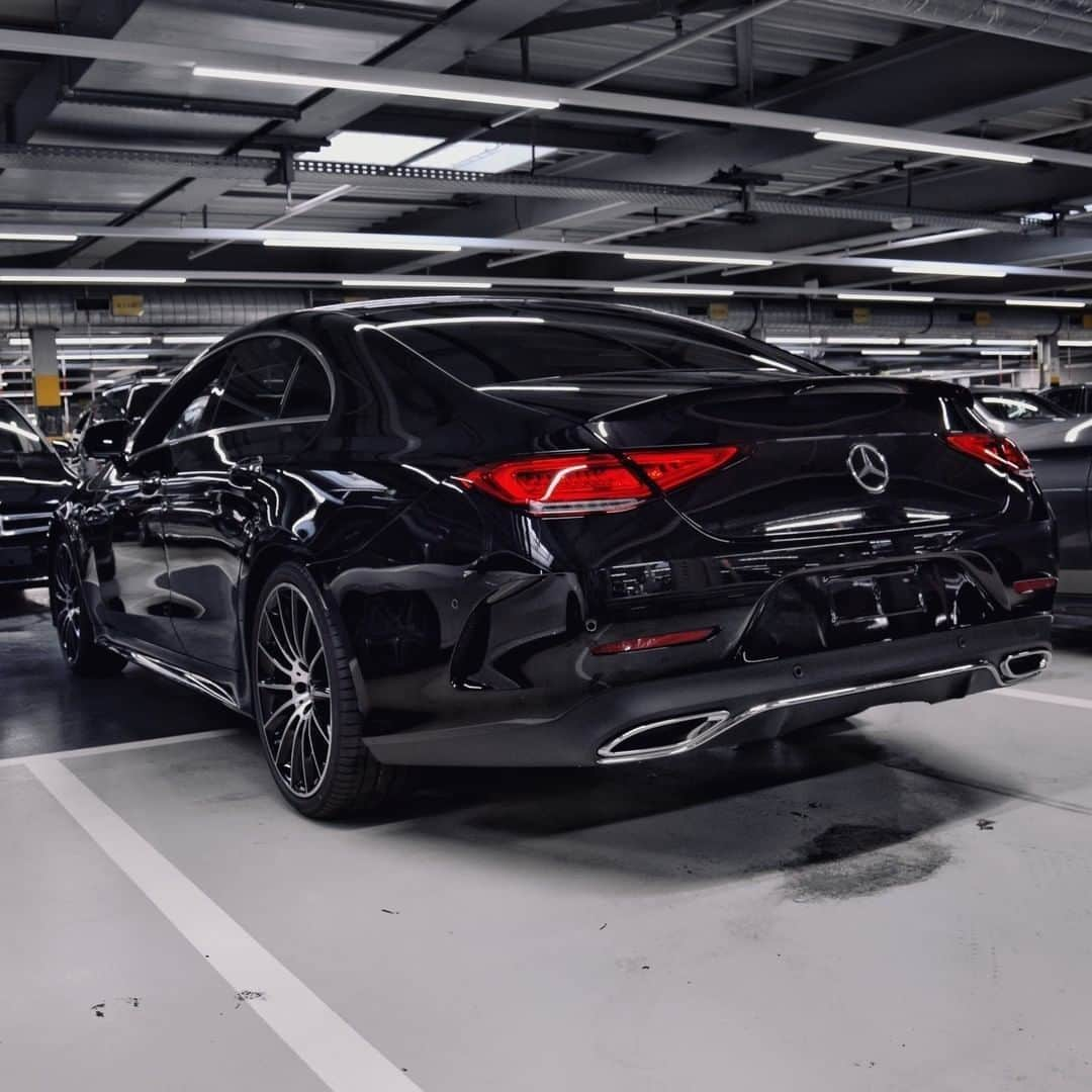 メルセデス・ベンツさんのインスタグラム写真 - (メルセデス・ベンツInstagram)「Pioneer of the new design idiom: the Mercedes-Benz CLS! #MercedesBenz #CLS #MBKundencenter #car #carsofinstagram #instacar 📸 via @mbkundencenter」10月12日 22時30分 - mercedesbenz