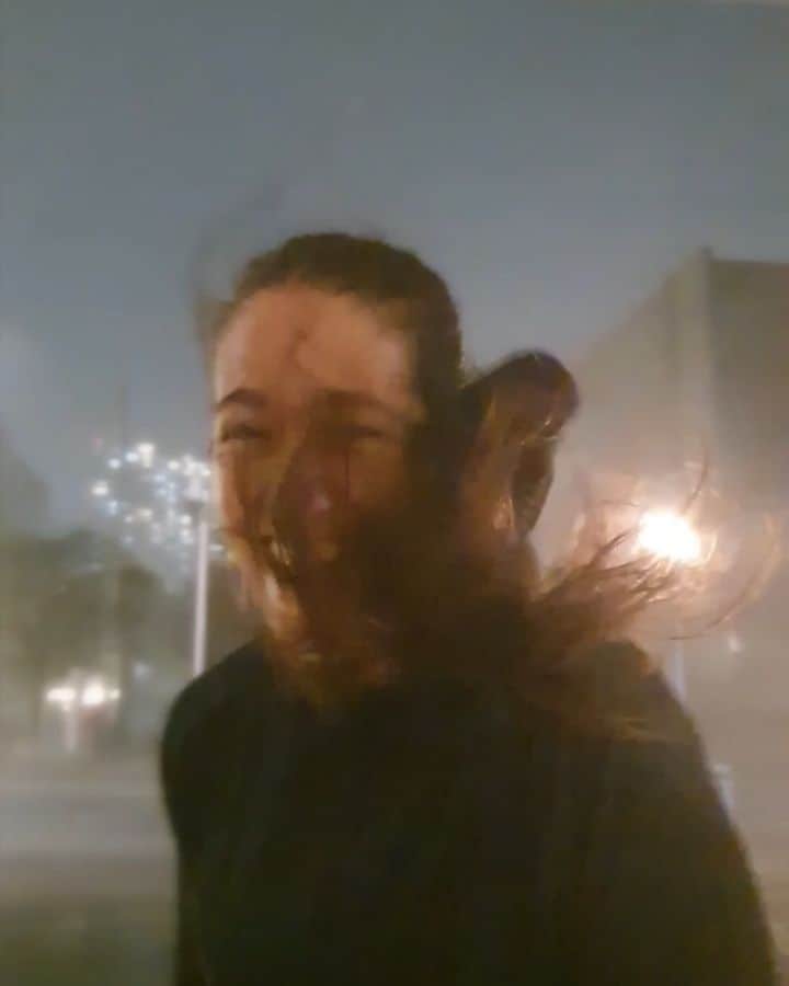 サラ・ウォーカーのインスタグラム：「Typhoon Hagibis giving the same feelings as riding a BMX bike! A little scary but fun & crazy at the same time 😂😂🙌🙌 🎥: @rebeccapetch」