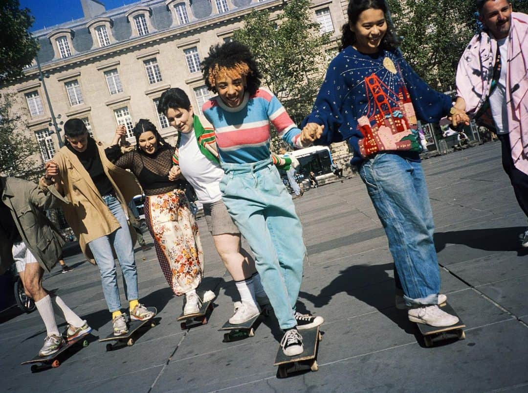 グッチさんのインスタグラム写真 - (グッチInstagram)「The #GucciGrip watch becomes the focus of a new collaborative project harnessing the spirit of  skateboarding. Documented and pictured in Paris, queer skaters from @unityskateboarding wear pieces from @alessandro_michele’s latest collection including the #GucciUltrapace sneaker. Photography:  @doradiamantdd and @marilouchabertphoto. Discover more through link in bio. #AlessandroMichele」10月12日 23時30分 - gucci