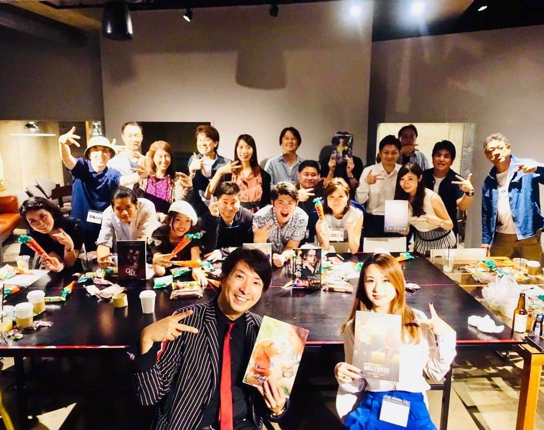 有村昆さんのインスタグラム写真 - (有村昆Instagram)「‪#有村昆　#オンラインサロン　‬ ‪#シネマラボ　のオフ会‬ ‪#勝手にシネマアワード ‬ ‪#ワンスアポンアタイムインハリウッド ‬ ‪#人間失格　#アドアストラ　#悪の華　#記憶にございません　#us の中グランプリを勝ち取ったのは！‬ ‪#僕のワンダフルジャーニー  でした！‬ ‪会員募集中‼️‬ ‪https://lounge.dmm.com/detail/107/‬」10月12日 23時32分 - kon_arimura