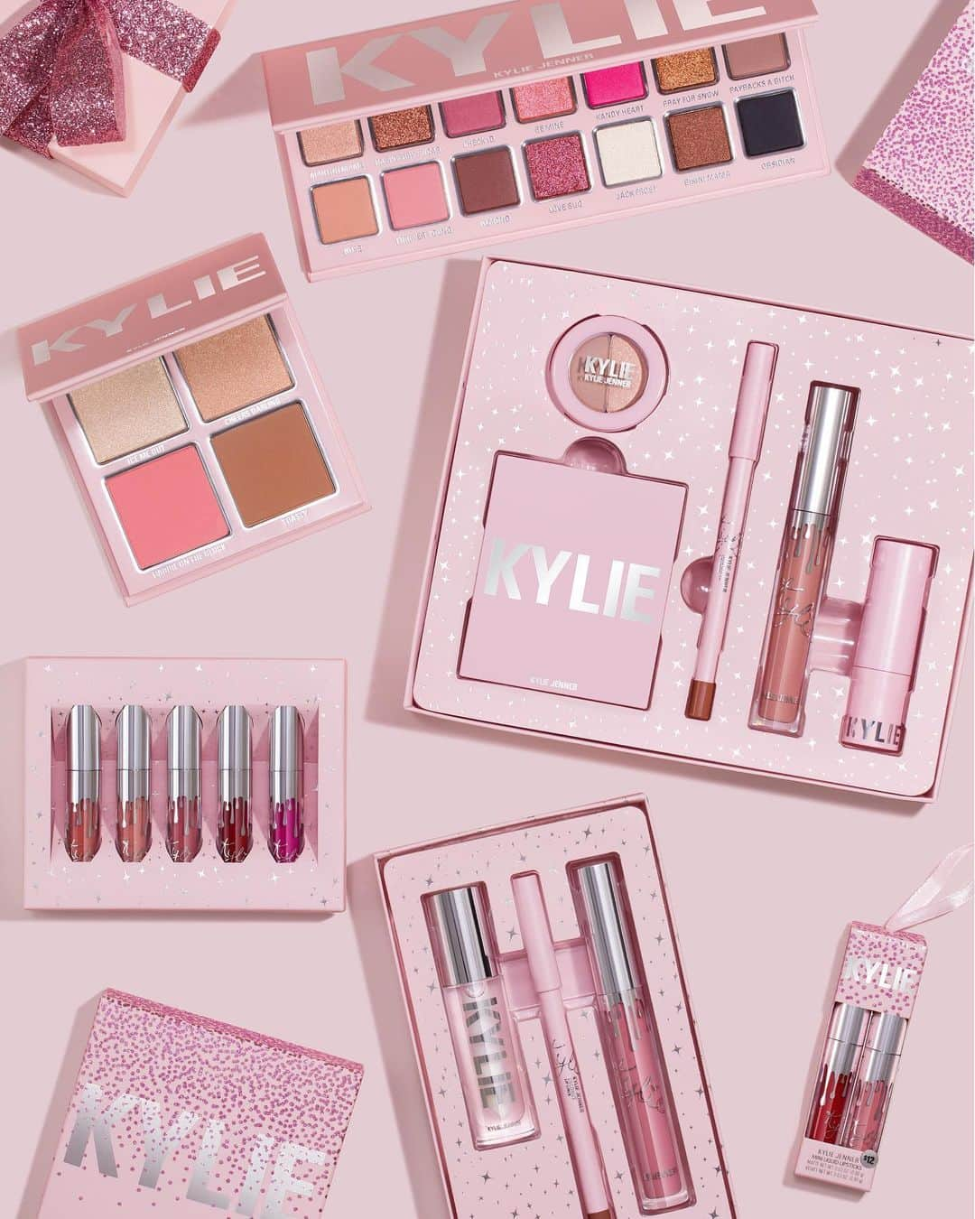 Kylie Cosmeticsさんのインスタグラム写真 - (Kylie CosmeticsInstagram)「One. More. Day! Ulta Holiday Collection is almost here! 🎉✨ Head to your local @ultabeauty or shop online at Ulta.com tomorrow 10/13 💫」10月13日 0時41分 - kyliecosmetics