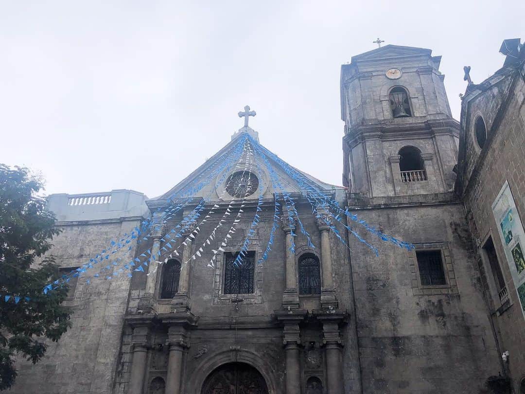 伊藤沙菜さんのインスタグラム写真 - (伊藤沙菜Instagram)「・ フィリピン3日目🇵🇭🍌💜 ㅤㅤㅤㅤㅤㅤㅤㅤㅤㅤㅤㅤㅤ 🌟SM STORE SM STOREの中にあるKULTURAで あいかちゃんとリンクコーデをゲットん👯‍♀️❤️ トータルバックも入れて￥3000くらいでした💁🏻‍♀️にやっ ㅤㅤㅤㅤㅤㅤㅤㅤㅤㅤㅤㅤㅤ 🌟San Agustin Church 旧都市街インストラムロスにある フィリピン最古の教会⛪️ 石造りで素敵でした😆✨ 参列者の方と写真を撮った🌈💐💙 ㅤㅤㅤㅤㅤㅤㅤㅤㅤㅤㅤㅤㅤ 🌟Manila Cathedral マニラ大聖堂は 世界遺産に認定されている歴史ある教会⛪️ ㅤㅤㅤㅤㅤㅤㅤㅤㅤㅤㅤㅤㅤ 🌟9spoons 旧都市街インストラムロスを一望できる レストラン😊👏🏻👏🏻 スペイン料理がいただける🍽💕 @aika_haga  @manilovemedia  @northwave825」10月13日 1時52分 - 37room_official