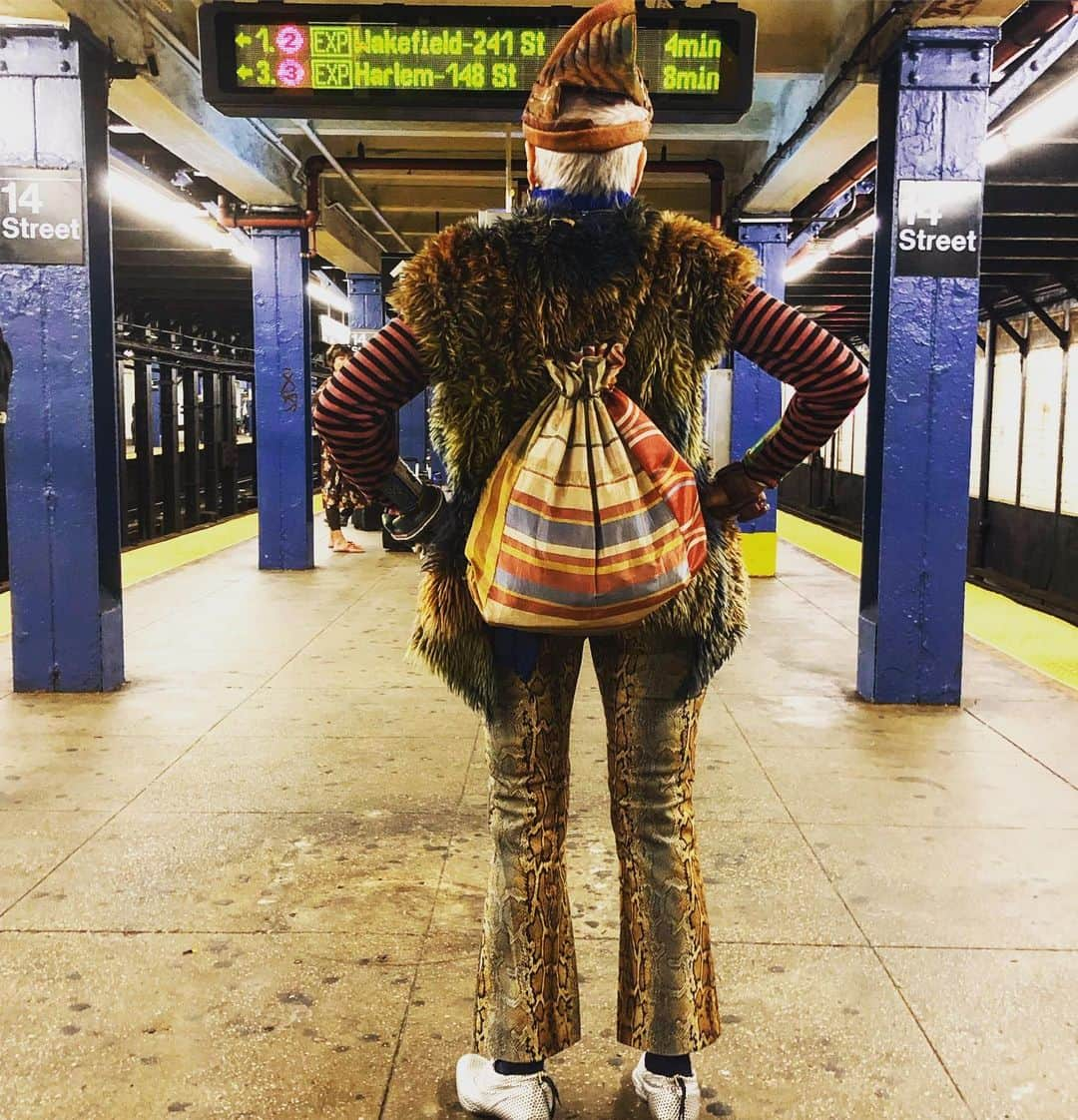 ジョン・ベンジャミン・ヒッキーのインスタグラム：「Pretty good bill cunningham moment on way to work today」