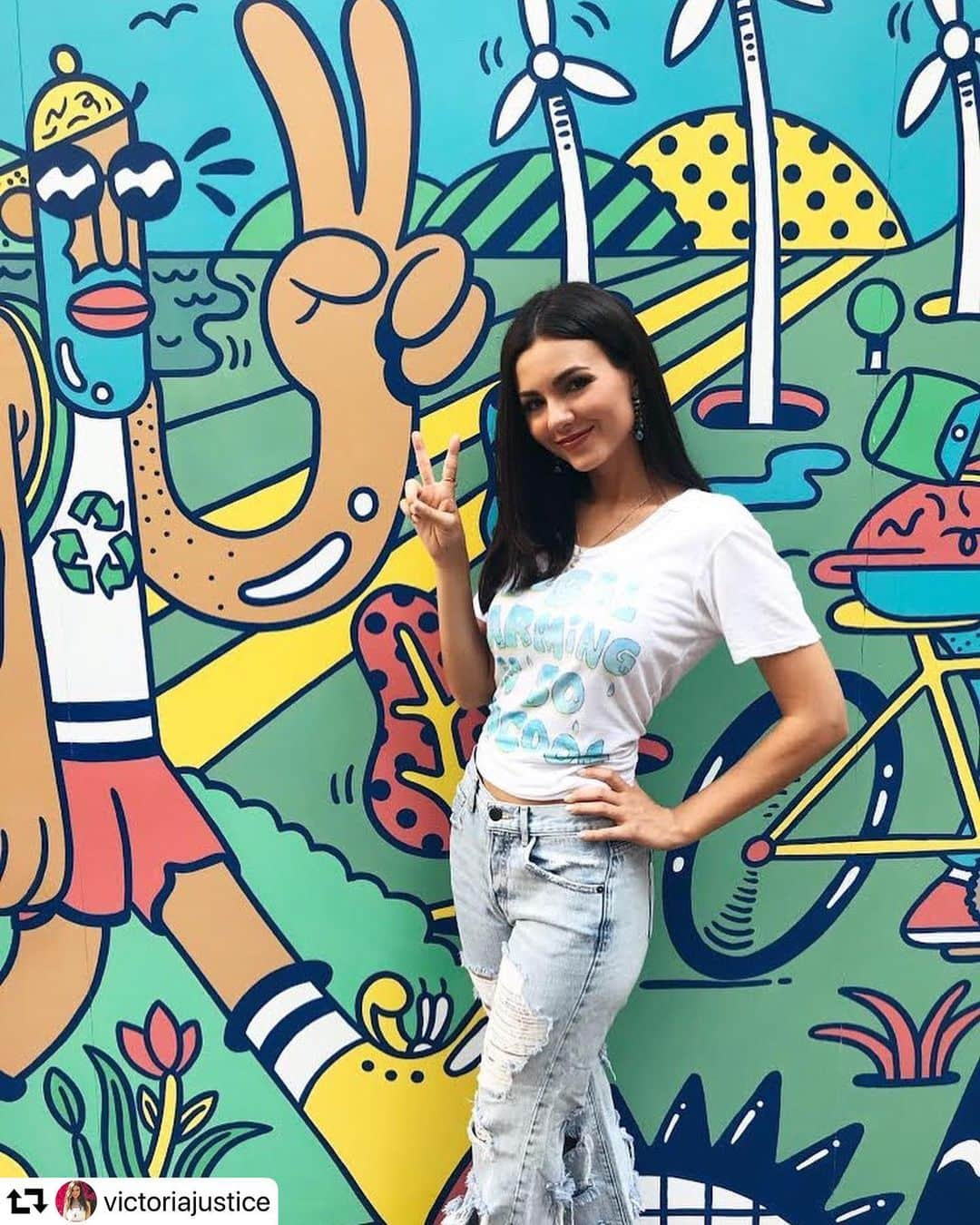 Marsさんのインスタグラム写真 - (MarsInstagram)「#repost @victoriajustice ・・・ I'm saying YES for our planet! Will you? Join me and @MarsGlobal and find your own pledge at ‪Mars.com/PledgeForPlanet #ad #PledgeForPlanet」10月13日 2時47分 - marsglobal