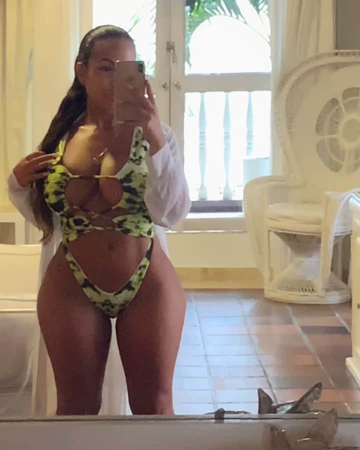 Aylen Aのインスタグラム：「🤍」