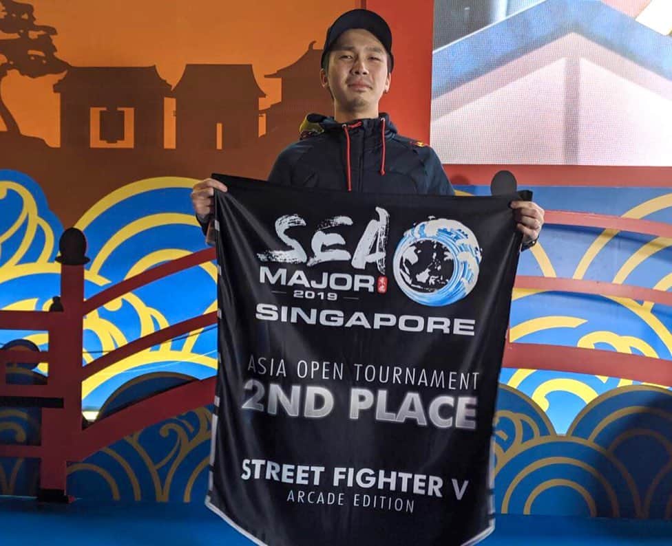 gachikunのインスタグラム：「.﻿ ﻿ #SEAM2019 ふ〜どさんに負けて2位でした。‪優勝までのあと一歩が遠かった😢﻿ ‪応援ありがとうございました！‬﻿ ﻿ SEAM2019 was 2nd, losing to Fuudo. I was just one step away from winning. Thank you for your support!﻿ ﻿ #CPT#CPT2019#SFV#SF5#シンガポール#singapore」