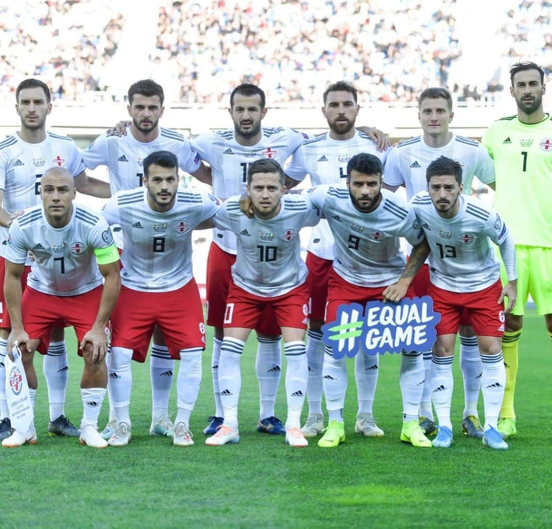 グラム・カシアさんのインスタグラム写真 - (グラム・カシアInstagram)「Fine performance tonight vs Ireland /// 🇬🇪 0-0 🇮🇪」10月13日 3時14分 - 37gk