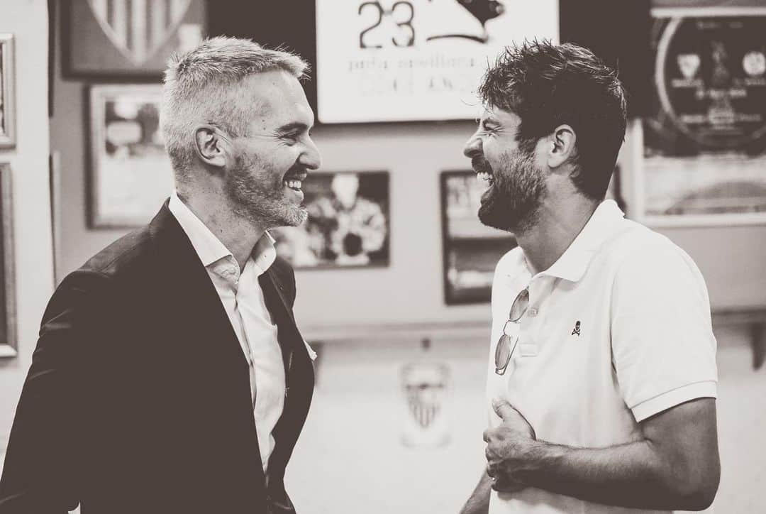 コケさんのインスタグラム写真 - (コケInstagram)「Gracias amigo !! @enriquedlc8 @sevillafc @pscoke23andujar  Que buen maestro de ceremonias .」10月13日 3時14分 - coke23andujar