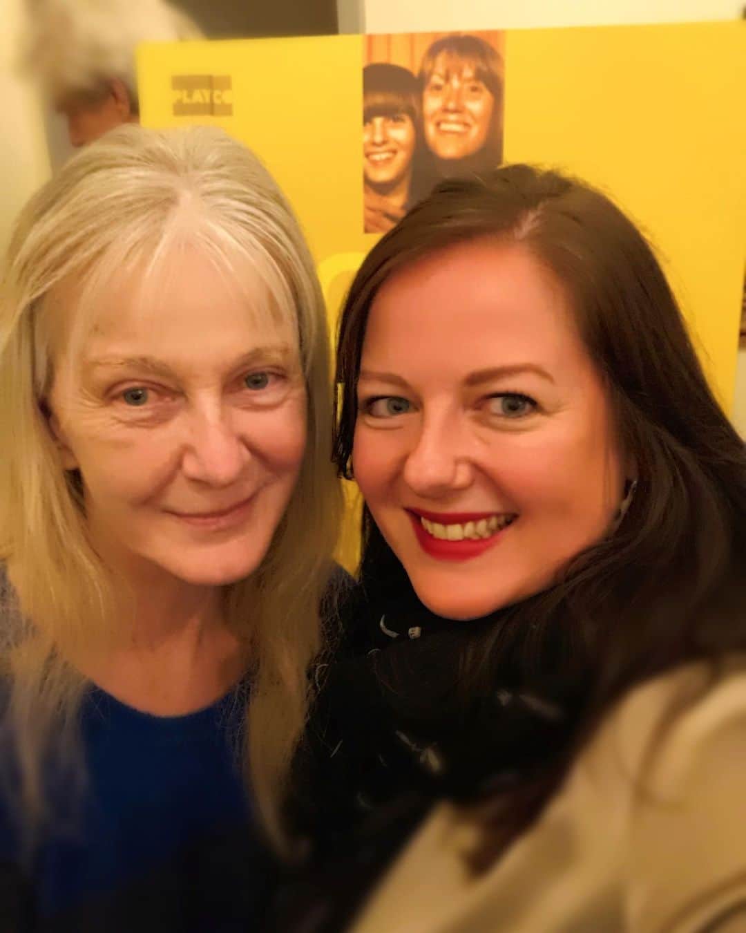 のインスタグラム：「#GossipGirl mini-reunion! Last night I saw @mslagerfelt in a moving, heartbreaking, brilliant performance. She is so beautiful and blows my mind. The play is @andybragen ‘s Notes on My Mother’s Decline #notesatplayco @playcompany and it’s extraordinary.」