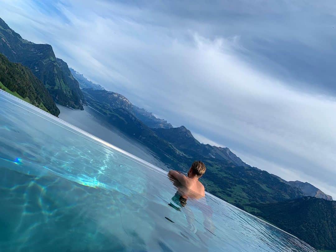 ジャック・グリーリッシュのインスタグラム：「What a place! 😍 Thankyou @sportsworldmagazine @villahonegg」