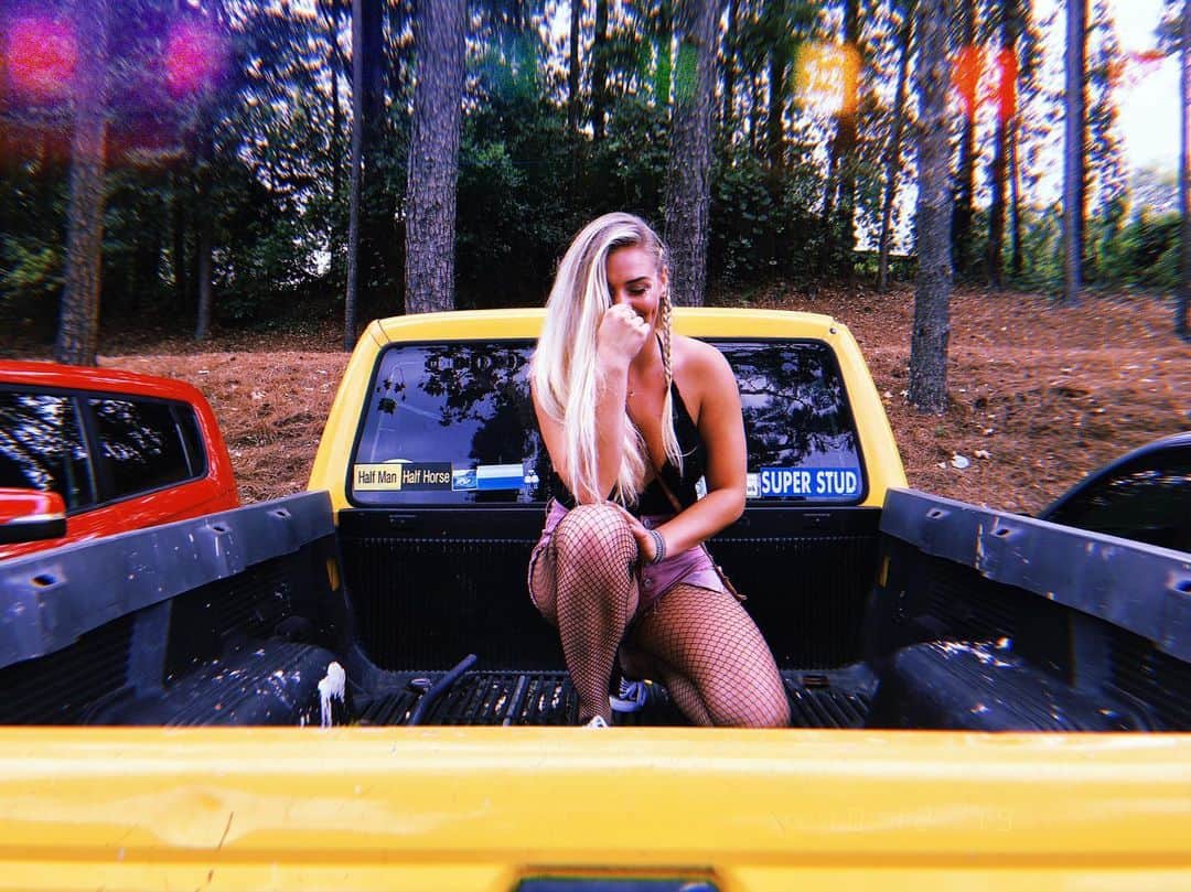 レイチェル・パーソンズのインスタグラム：「I got to see my babies this weekend and my heart is so full. Happy Pride🏳️‍🌈」