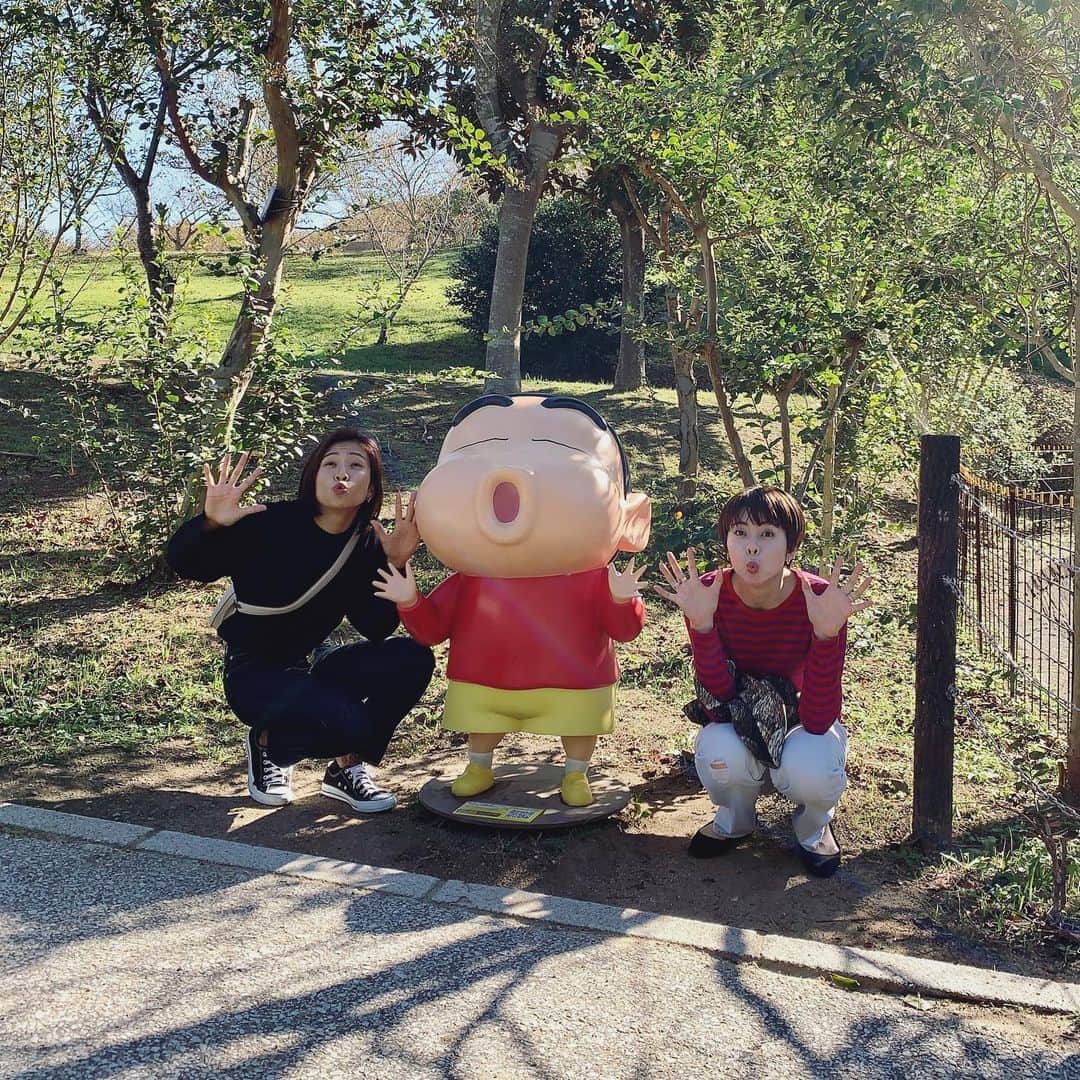 宇都宮絵莉のインスタグラム：「のんびりさんぽ🐒🍂🍁🌾🍄　#淡路島 #クレヨンしんちゃん #ニジゲンノモリ #サンセット」