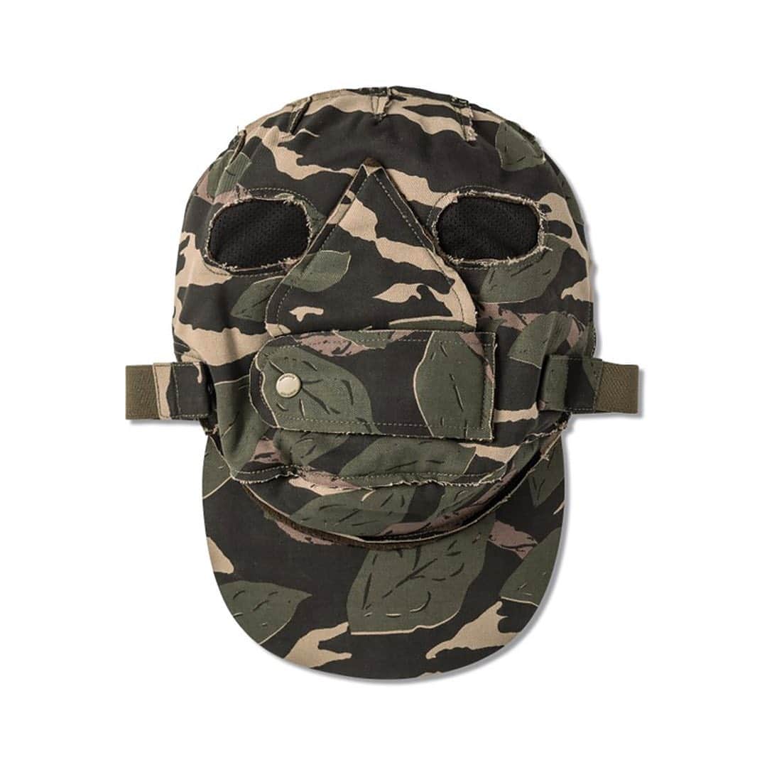 HYPEBEASTさんのインスタグラム写真 - (HYPEBEASTInstagram)「@hypebeaststyle: @maharishi has released a new take on the Templar Cap/Mask. Reminiscent of ‘60s GI face masks worn in extreme cold conditions, the accessory is treated with a custom Woodland camouflage print and can be worn as both a cap or full face mask. It is available now at our @HBX site for a price of $120 USD.⁠ Photo: HBX⁠」10月13日 14時01分 - hypebeast