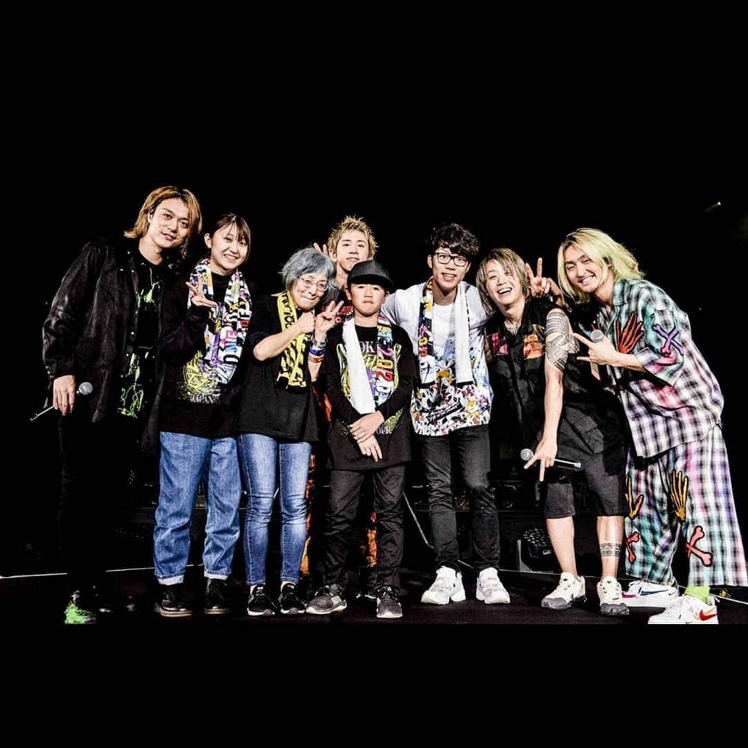 ONE OK ROCK WORLDさんのインスタグラム写真 - (ONE OK ROCK WORLDInstagram)「EYE OF THE STORM JAPAN TOUR 2019-2020 札幌,真駒内セキスイハイムアイスアリーナ(1日目) _ @10969taka 札幌1日目、ありがとう！ 札幌にたどり着けたから見れた最高の景色でした！ でも台風が本当に心配。。。 みんな本当に気をつけてね！ 札幌からみんなの無事を祈ってます！ @oneokrockofficial @ruihashimoto  _ @toru_10969 札幌初日ありがとう！！辿り着いた先は最高の景色やったよ！来れなかった方もいると思うけど台風の被害がこれ以上拡大しないことを心から願っています。📸　@ruihashimoto  _ @tomo_10969 札幌1日目🔥 少し肌寒く秋の気配🍁 ですが、みんなのおかげで会場はあたたかい空気に包まれていました。 素晴らしい景色🌈 ありがとう☺️ @ruihashimoto 📸  #ギョクミ #ママの思いを背負って #マダム  _ @ryota_0809 札幌ー！！！ ありがとう！！ みんなのおかげで最後までカイロ使わずに済んだ💪 明日も宜しくね！😊 Photo by @ruihashimoto 📸  _ @10969taka Thank you for the first day Sapporo! It was the best view we could see since we've got to Sapporo! But we really worried about the typhoon. . . Be careful everyone! We wish everything will be alright from Sapporo!  @oneokrockofficial @ruihashimoto  _ @toru_10969 Thank you for the first day Sapporo! !  The place we arrived had the best scenery!  We knew that some people could not come, but we sincerely hope that the damage from the typhoon will not spread any further. 📸@ ruihashimoto  _ @tomo_10969 Sapporo Day 1🔥 A little chilly now,autumn sign🍁 However, the venue was surrounded with warm atmosphere because of you guys. Wonderful scenery🌈 Thank you ☺️ @ruihashimoto 📸 #ギョクミ #ママの思いを背負って #マダム  _ @ryota_0809 Sapporo! ! ! Thank you! ! Thanks to everyone, I didn't use cairo until the end💪 See you tomorrow! 😊 Photo by @ruihashimoto 📸  #oneokrockofficial #10969taka #toru_10969 #tomo_10969 #ryota_0809 #fueledbyramen#eyeofthestorm#eyeofthestormjapantour20192020」10月13日 14時09分 - oneokrockworld