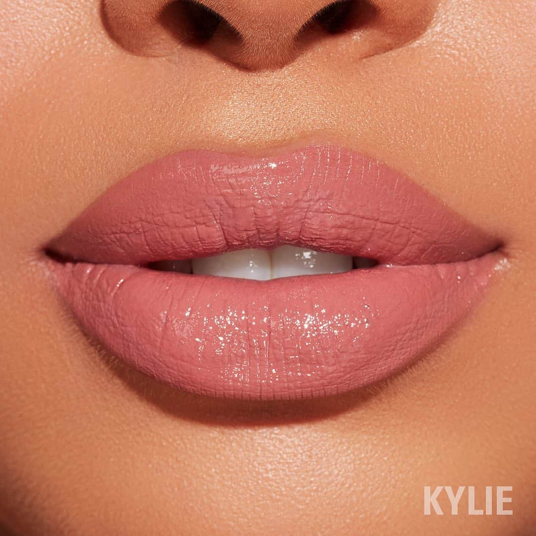 Kylie Cosmeticsさんのインスタグラム写真 - (Kylie CosmeticsInstagram)「Holiday Lip Trio 💗✨ this @ultabeauty exclusive lip set includes Kylie liquid lipstick, Coconut lip liner and Crystal high gloss 💋 available tomorrow at all Ulta stores and on Ulta.com」10月13日 5時27分 - kyliecosmetics