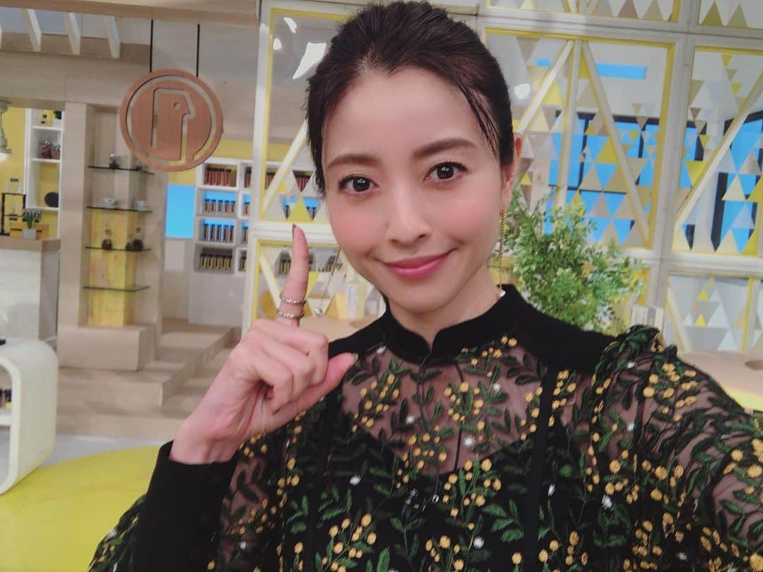 片瀬那奈さんのインスタグラム写真 - (片瀬那奈Instagram)「おはようございます！ #シューイチ で台風情報ご覧になって下さい！皆さまお気をつけてください！」10月13日 7時29分 - nana_katase