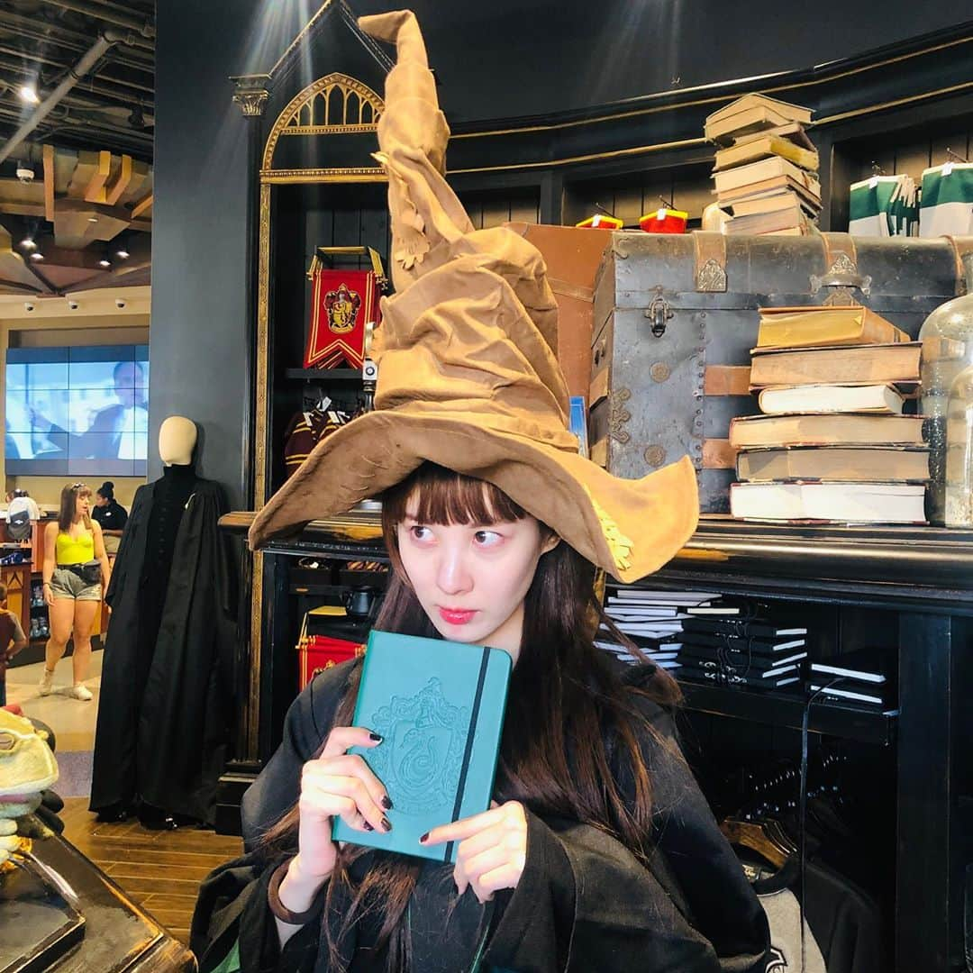 ソヒョンさんのインスタグラム写真 - (ソヒョンInstagram)「Please please.. . . . . . . Yeah Slytherin🐍」10月13日 8時48分 - seojuhyun_s