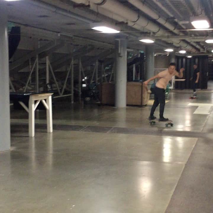 パトリック・チャンのインスタグラム：「Some pre-show shenanigans with @birdsbellwoods in Prince George. They call me “Thrasher”... #rocktherink @rocktherinktour」