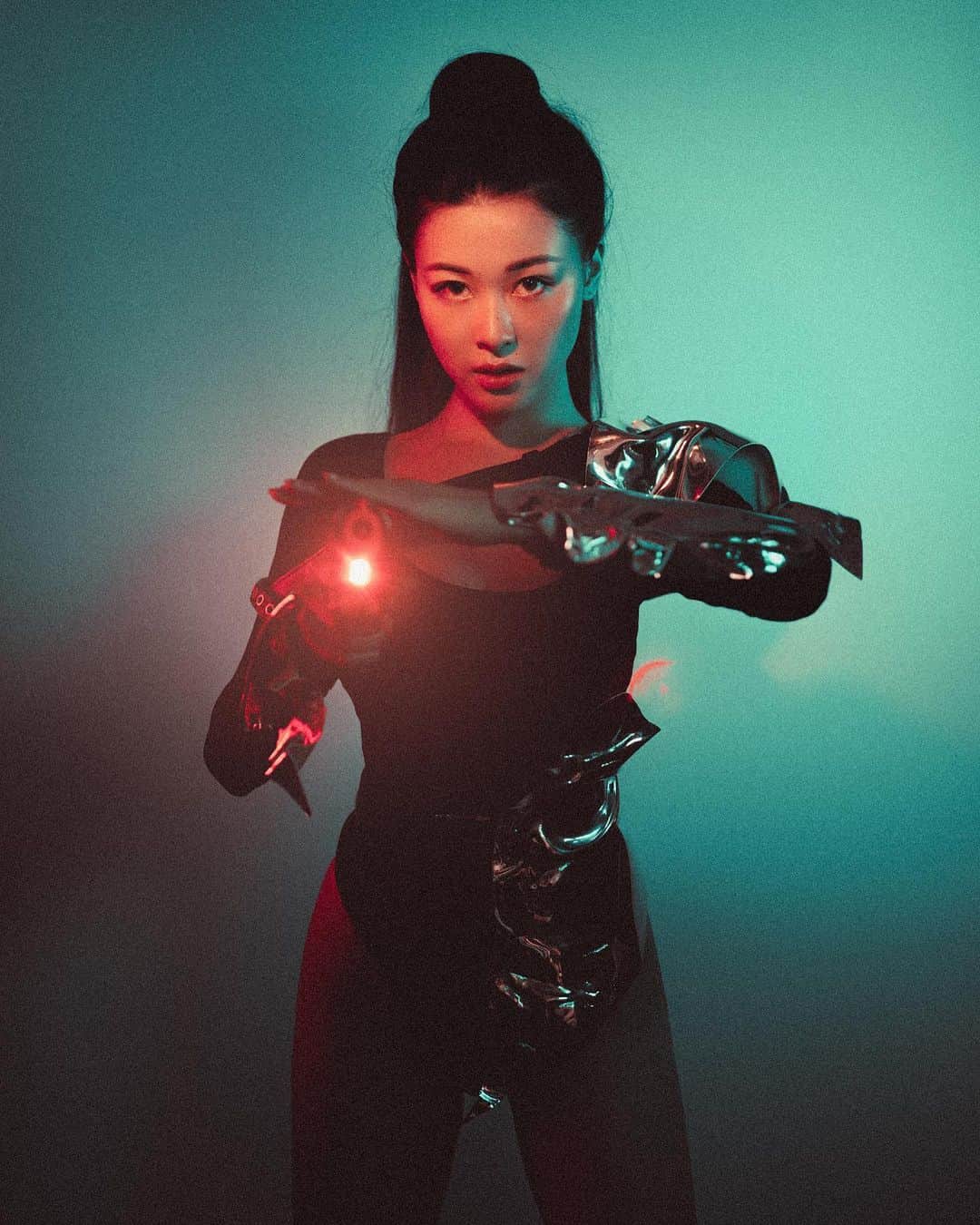 Emily Meiさんのインスタグラム写真 - (Emily MeiInstagram)「This red dot will be the last thing you see before my ult takes u to the afterlife 💀 I’ve got u in my sights」10月13日 9時44分 - emily.ghoul