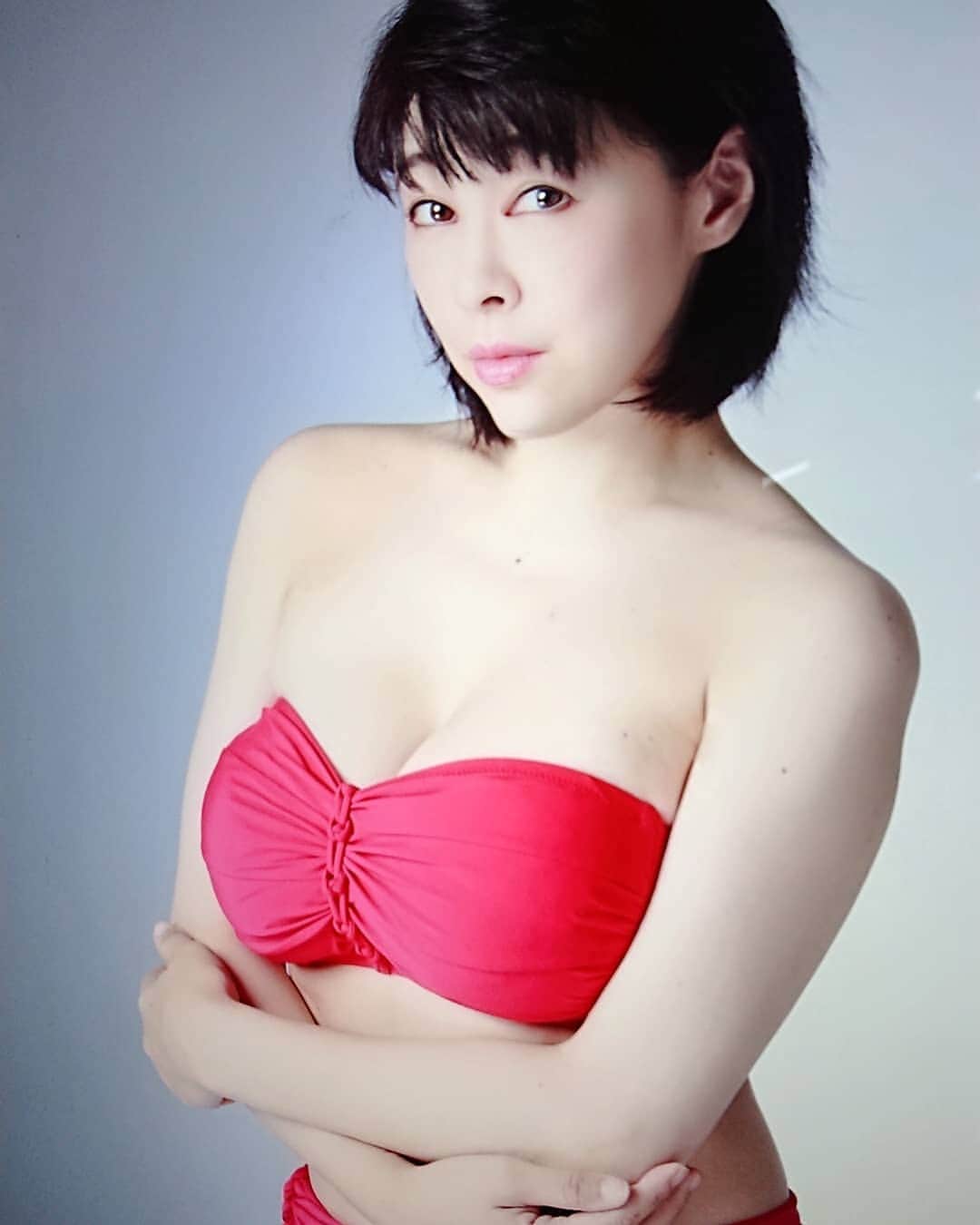 松坂南さんのインスタグラム写真 - (松坂南Instagram)「こちらもビジュアル撮影より  #グラドル #水着 #谷間 #lcup  #sexy」10月13日 9時49分 - minami_matsuzaka