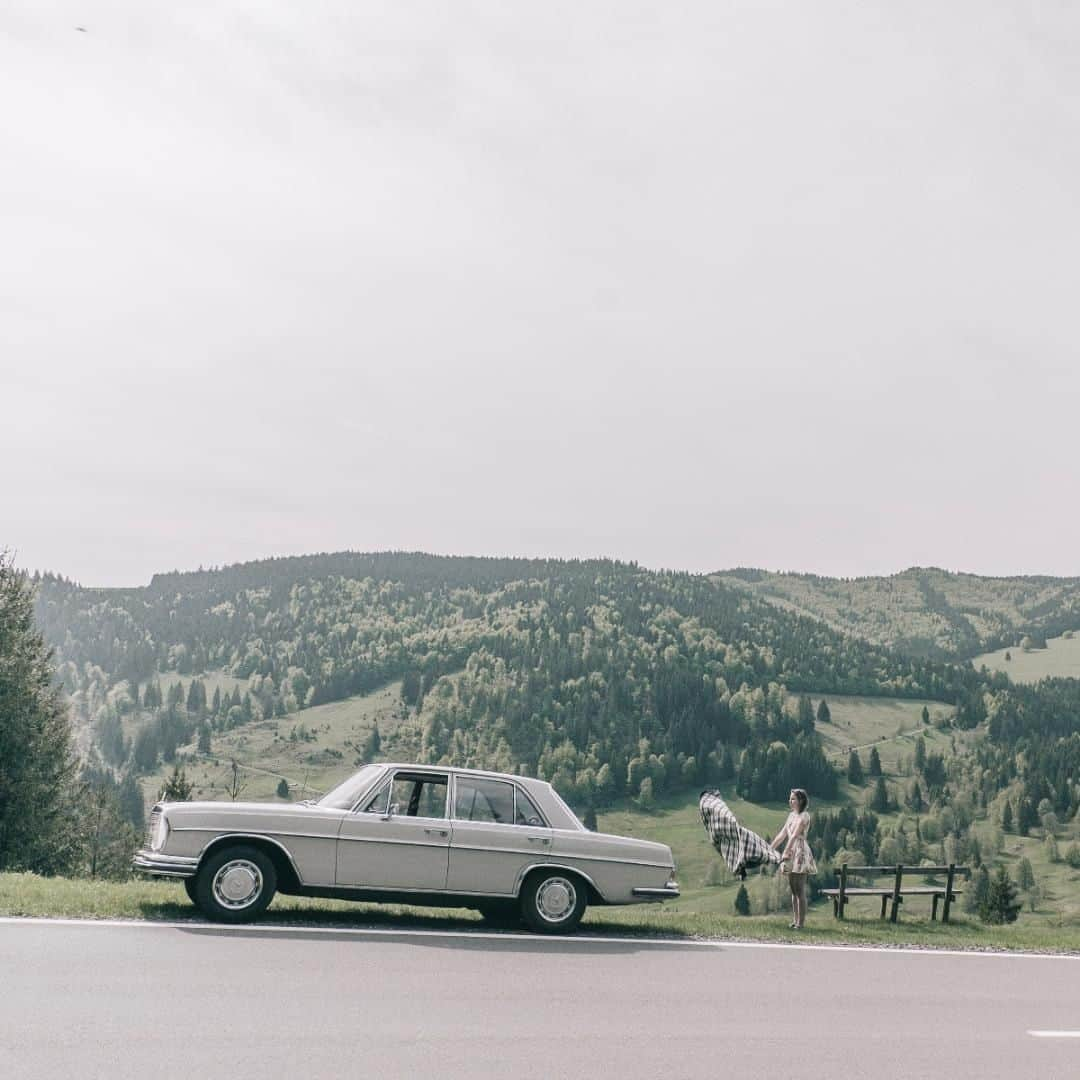 メルセデス・ベンツさんのインスタグラム写真 - (メルセデス・ベンツInstagram)「Always hungry for road trips. Who wants to join us at our picnic? 🍉🍎🍓 #ShesMercedes #MercedesBenz #SClass #Cars #vintage #MBcars #carsofinstagram #MBclassic 📸@ingmarbtker and @ulrikaluks for #MBsocialcar via @shesmercedes」10月13日 11時00分 - mercedesbenz