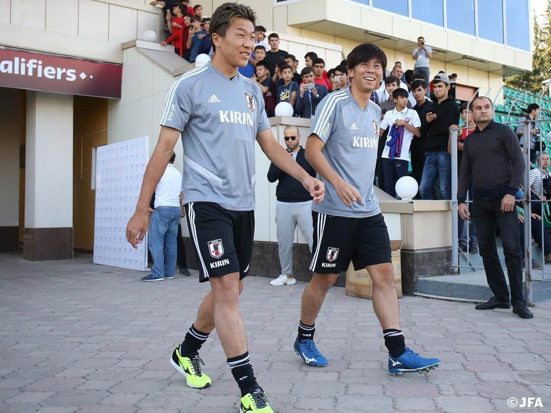 日本サッカー協会さんのインスタグラム写真 - (日本サッカー協会Instagram)「📸タジキスタンでのトレーニング初日の様子！ ・ #daihyo #SAMURAIBLUE #新しい景色を2022 ―――――――――――――――――― 2022FIFAワールドカップカタールアジア2次予選 🆚タジキスタン代表 📅10/15(火)日本時間21:15KO 📍Republican Central Stadium（タジキスタン） 📺テレビ朝日系列で生中継 ・ 👉大会情報はJFA.jpへ ――――――――――――――――――」10月13日 11時24分 - japanfootballassociation