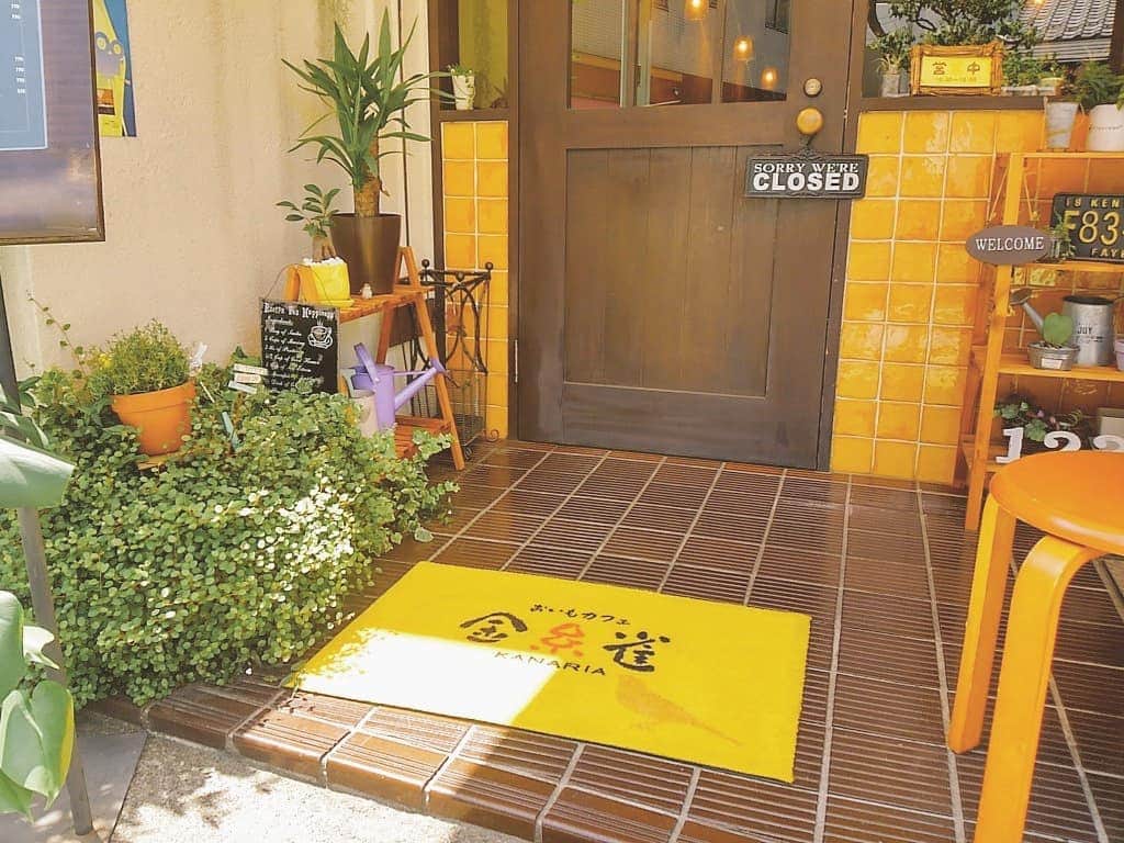おいもカフェ金糸雀のインスタグラム：「. 誠に申し訳ございませんが、本日10月13日(日)は台風の影響による横須賀線の運転見合わせの為、臨時休業とさせて頂きます。 10月14日(月)からは平常通り営業致しますので、宜しくお願いします<(_ _)> . #おいもカフェ金糸雀 #カフェ #鎌倉 #小町通り #喫茶店  #鎌倉カフェ  #金糸雀 #おいもカフェ . 《おいもカフェ金糸雀》 営業時間：10:00-18:00(L.O.17:30) 定休日：水曜 248-0006 神奈川県鎌倉市小町2-10-10 小町TIビル1F TEL：0467-22-4908」