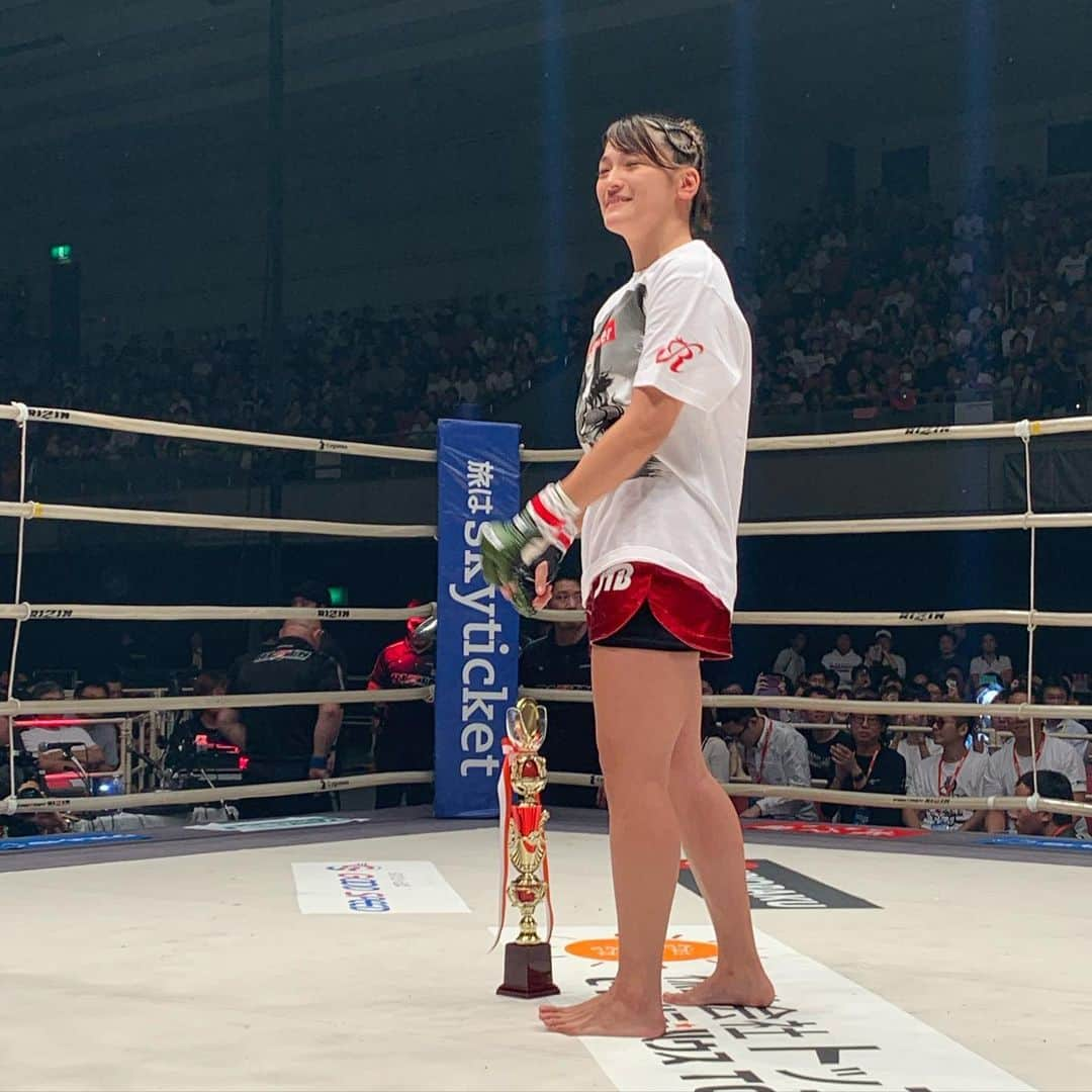 阿部裕幸さんのインスタグラム写真 - (阿部裕幸Instagram)「RIZIN 19 RENA NYでの敗戦からの復活をかけた闘い、対戦相手が代わったりといろいろありましたが、なんとかKOで勝ちました😊👍🏻 これを新たなスタートとし、次戦に備えます☝🏻 皆さん、応援ありがとうございました🙏🏻 RIZIN 19 RENA won by 1 R KO!!!! Thank you everyone!  #aacc #rena #aacc女子部 #mma #rizin19 #rizinff」10月13日 12時48分 - abeani111