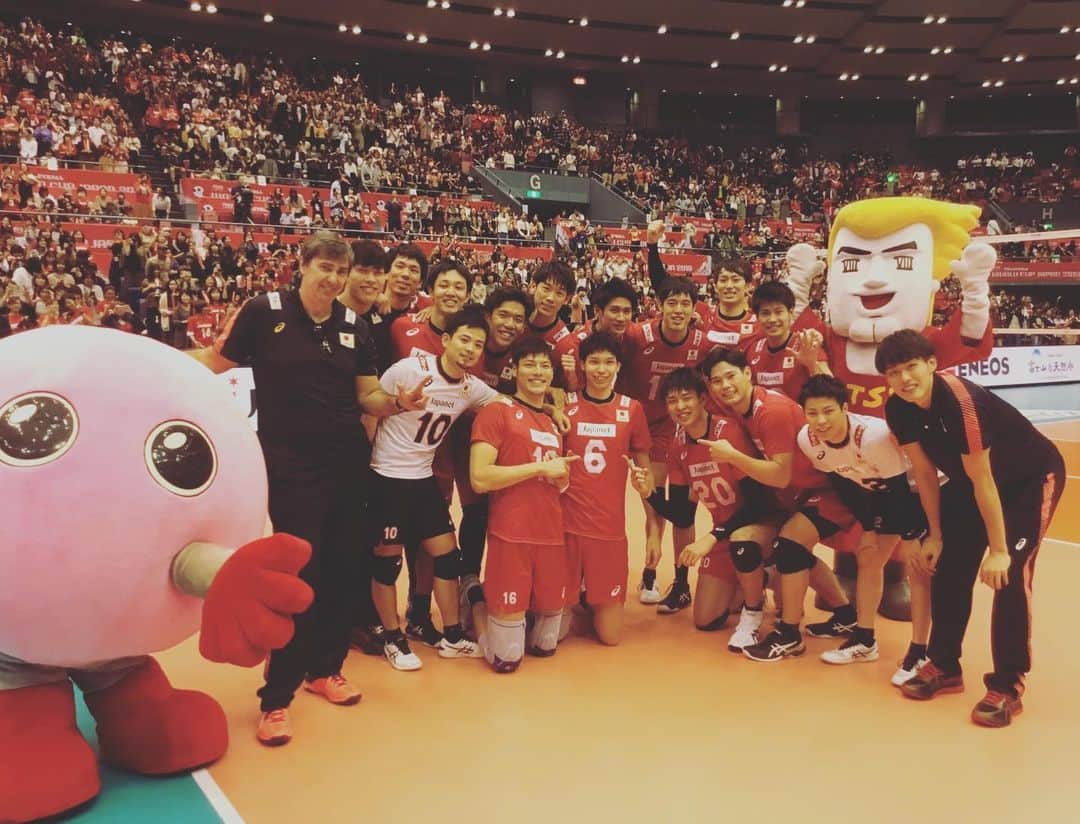 山本智大のインスタグラム：「イランに勝ちました✨ 明日もチーム一丸となり頑張ります！ たくさんの応援ありがとうございます📣 #ワールドカップバレー #広島大会 #7勝目 #龍神Nippon」