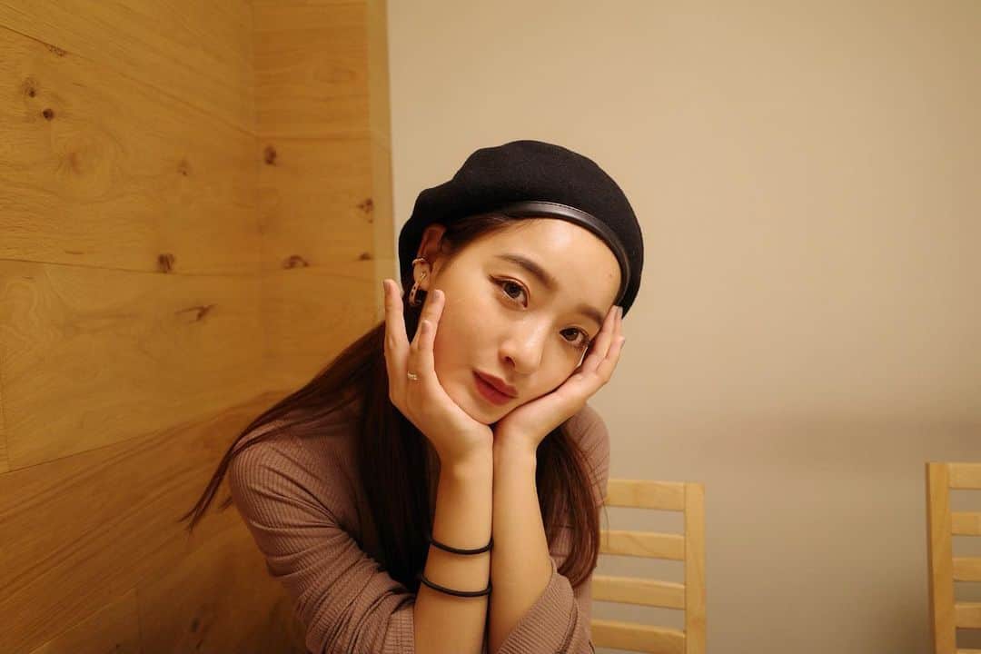 のインスタグラム：「・ 手のゴムださいね フォトバイ、マネージャーさん」