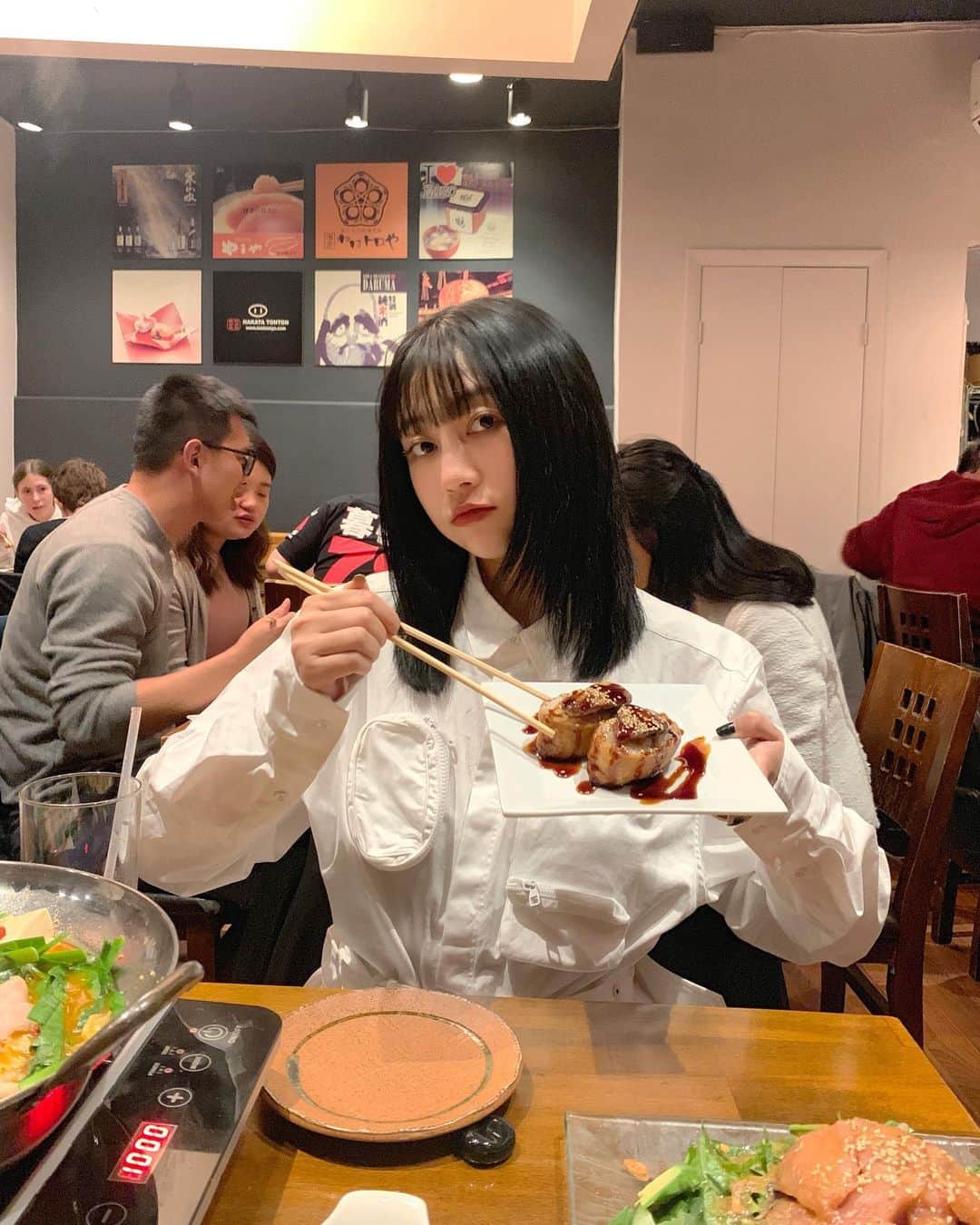 チン・インヒのインスタグラム：「🍣🎈」