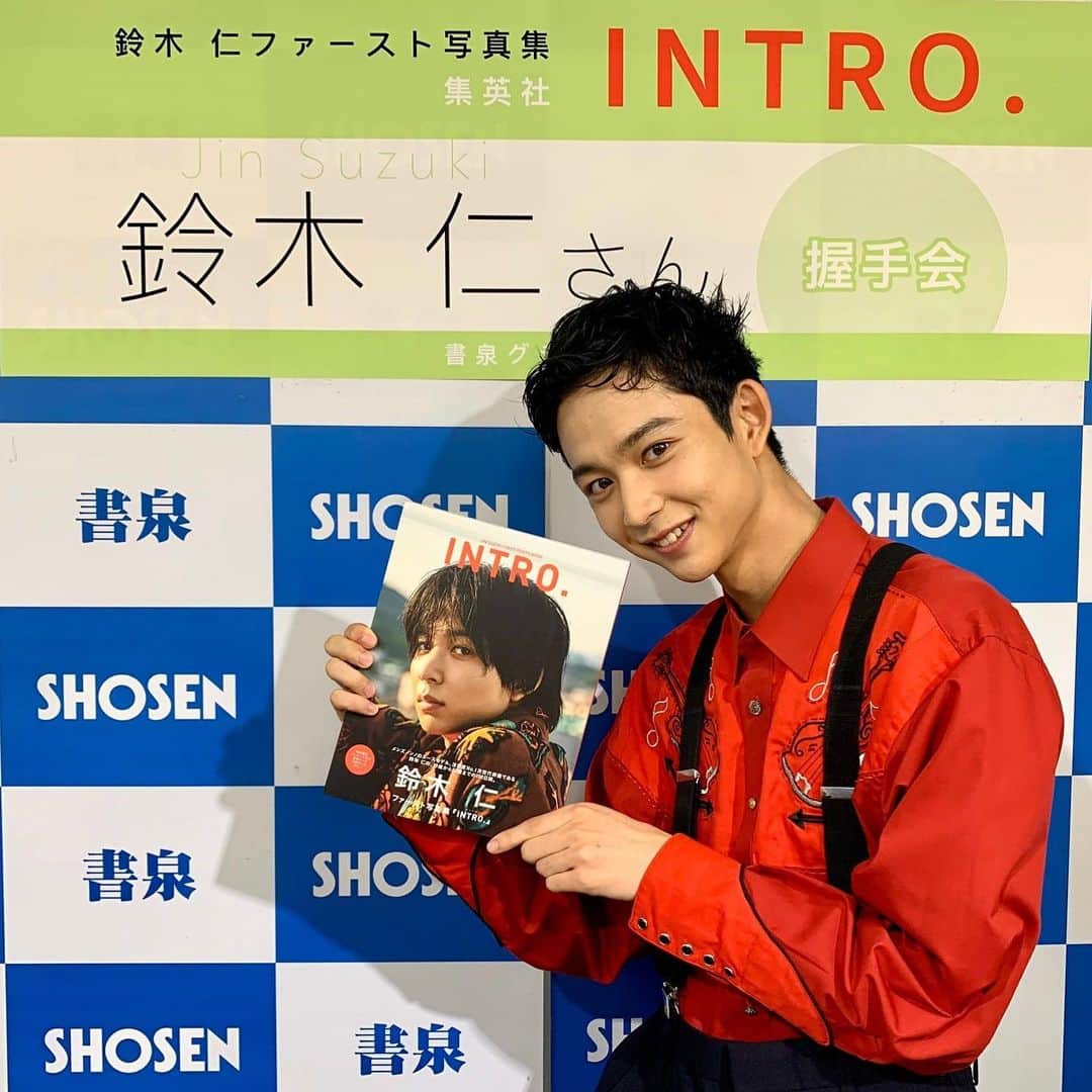 鈴木仁のインスタグラム：「1st写真集「INTRO.」 台風の影響も残る中でしたがイベントが開催できて良かったです！ 本当にありがとうございました！ 大阪でもまだイベントは続きますので、 次は大阪で待ってます！！！！！！！！！！！ 台風での被害はかなり大きいものと思われます、 出来るだけ早くの回復を心から願っています。」