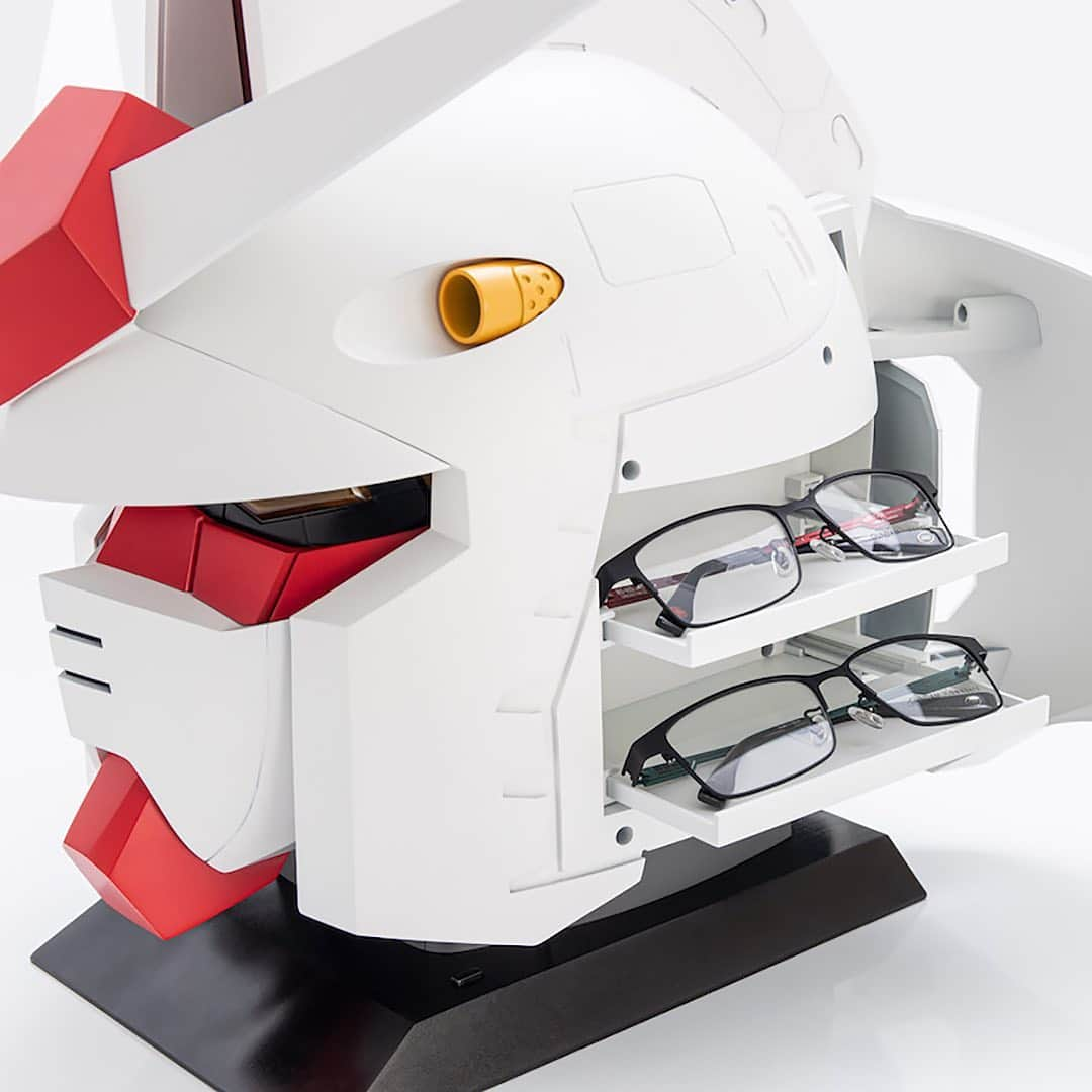 HYPEBEASTさんのインスタグラム写真 - (HYPEBEASTInstagram)「#hypeAF: Japanese eyewear purveyor @owndays_jp has crafted an RX-78-2 Head Glasses Case and a frame series to celebrate the 40th-anniversary of ‘Mobile Suit Gundam.’ Modeled after the iconic look of the original Gundam, the head-shaped holder features compartments to store eyewear. The accompanying frame collection is crafted from stainless steel and incorporates colors tied to the RX-78-2, Dom Trooper and Zaku Mobile Suits. Stay tuned for more details as OWNDAYS is expected to release the celebratory items sometime in January 2020. ⁠⠀ Photo: OWNDAYS」10月13日 22時35分 - hypebeast