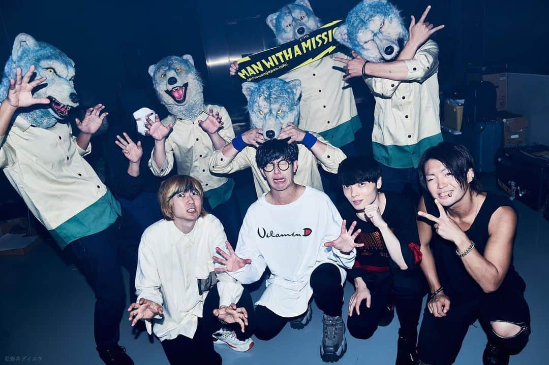 辻村勇太のインスタグラム：「MAN WITH A MISSION ＆KUMAMOTO city presents 「Remember Me TOUR 2019」  Photo by @imdaisukesakai  #blueencount  #manwithamission  #こけらおとし公演  #ありがとうございました #おつとぅーっす」