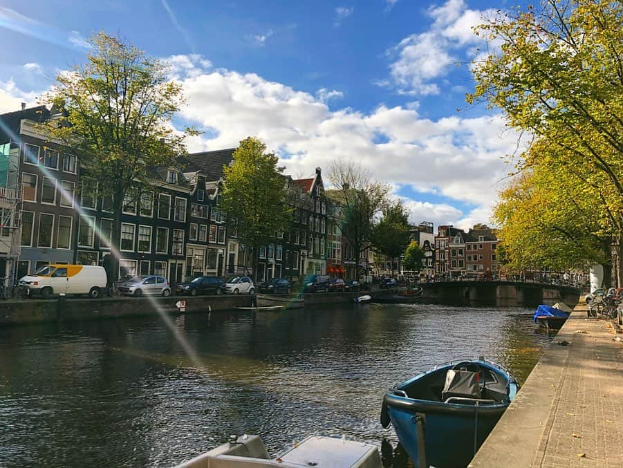 MIKAさんのインスタグラム写真 - (MIKAInstagram)「晴れておくれよ🌼美しい街🐰🌷 . . . . #amsterdam #ade #beautifulcity #netherlands #今週なかなかの雨予報 #オランダ #🇳🇱」10月13日 22時41分 - cjd_mika