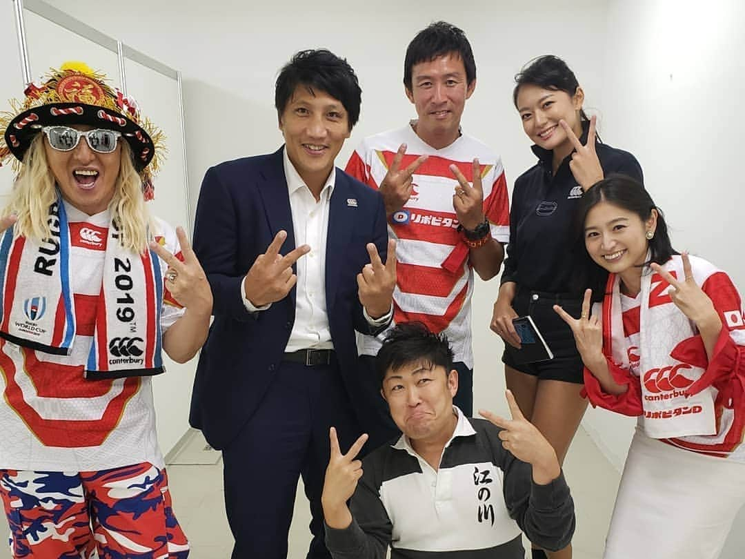 DJ KOOさんのインスタグラム写真 - (DJ KOOInstagram)「ラグビーW杯！！日本勝利！！僕は日本が勝つと信じてました！！大KOO奮の8強！！ONE TEAMでTRY DO DANCE！！このサングラスで見た試合は必ず勝つ！！ #ラグビーW杯 #スコットランドも強かった #Rugby #DJKOO」10月13日 22時45分 - dj_koo1019