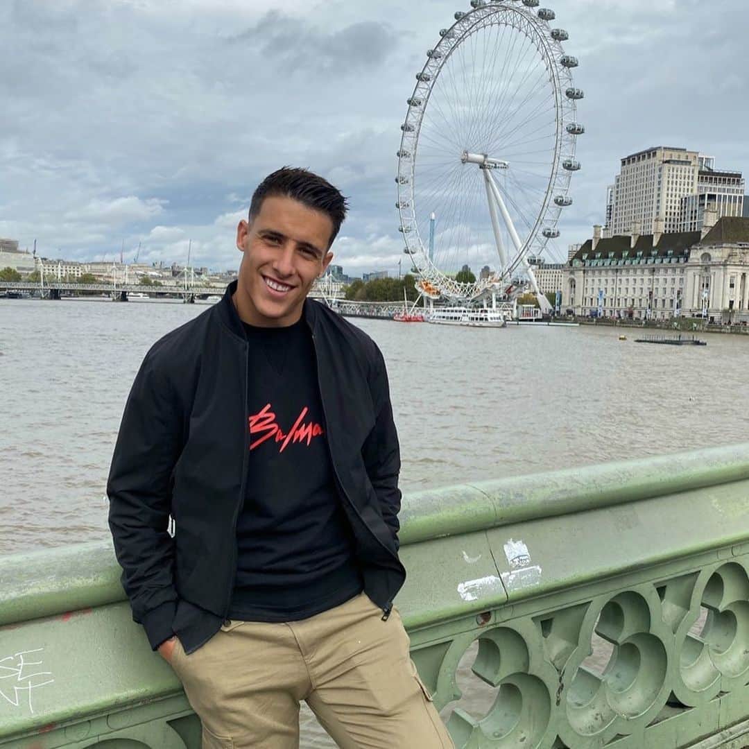 クリスティアン・テージョのインスタグラム：「Visitando el mítico London Eye🎡😀🥶 #london」