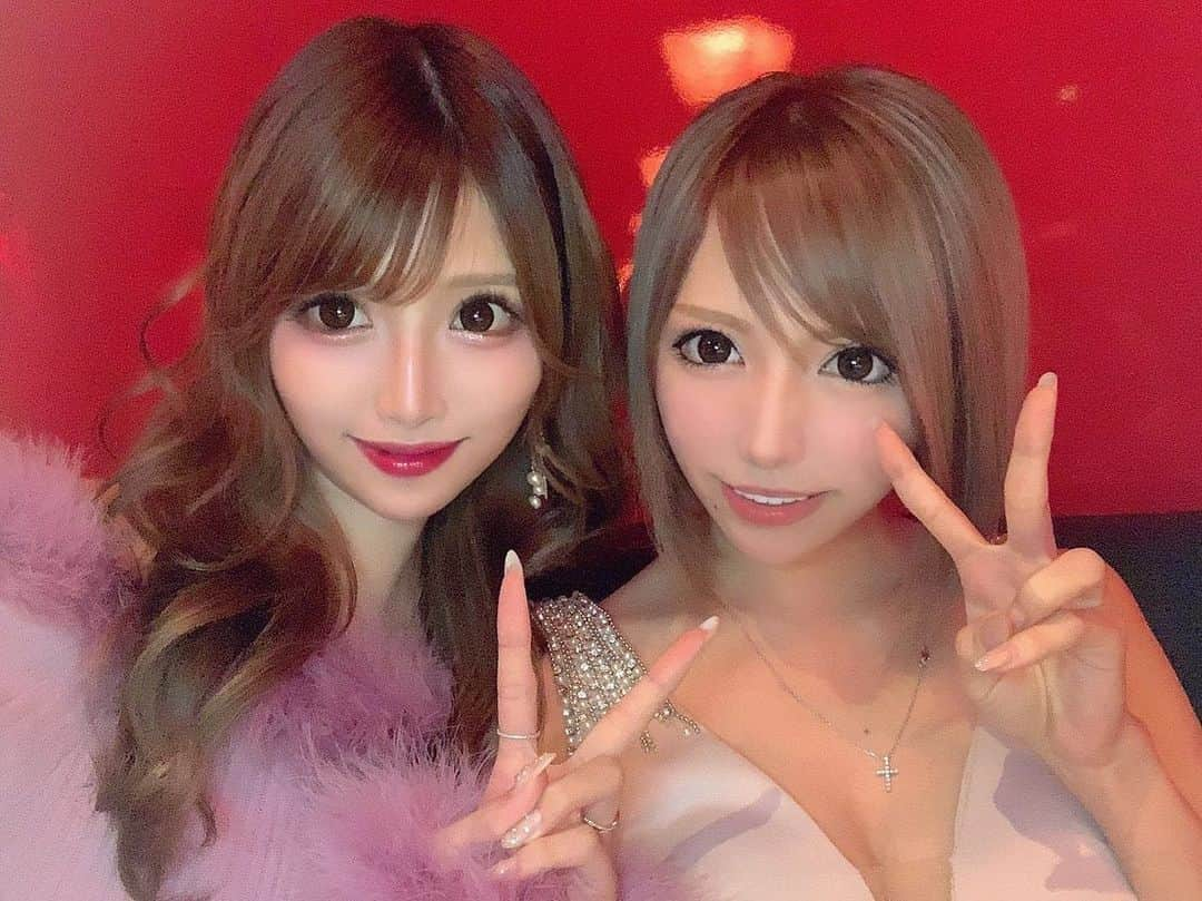 桜咲乃愛さんのインスタグラム写真 - (桜咲乃愛Instagram)「美人茶屋のるいちゃんのところいったー😆♥️♥️♥️ 細くて可愛かった😭💕💕✨ なのにいつも褒めてくれてありがとうー😆😆😆♥️♥️♥️！！！！ また行こーっと⭐️🎀🍀 お洋服はこの前書いたやつだよー❤ 過去の投稿見てみてね♥️✨ #美人茶屋#美人茶屋新宿 #南るいちゃん #美人#歌舞伎町#キャバ嬢」10月13日 22時52分 - noasama1101