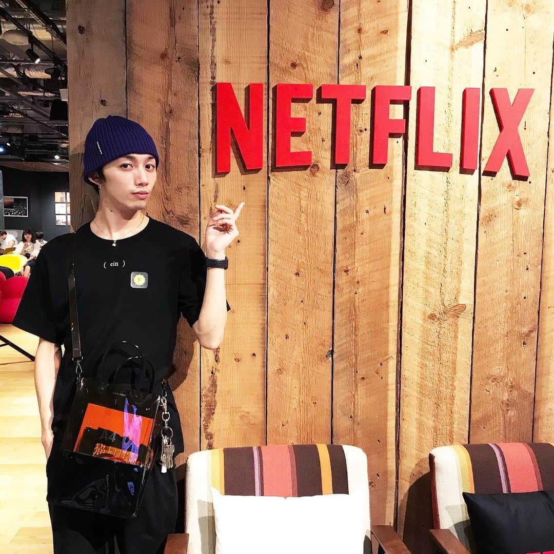 大原海輝のインスタグラム：「先日、ご招待がありNetflix本社にお邪魔してきたよー！ Netflixで特に好きなのは、『テラスハウス』『ストレンジャーシングス』『YOU』『アンブレラアカデミー』『The Begining』『DEVILMAN crybaby』『7SEEDS』がおすすめ！」